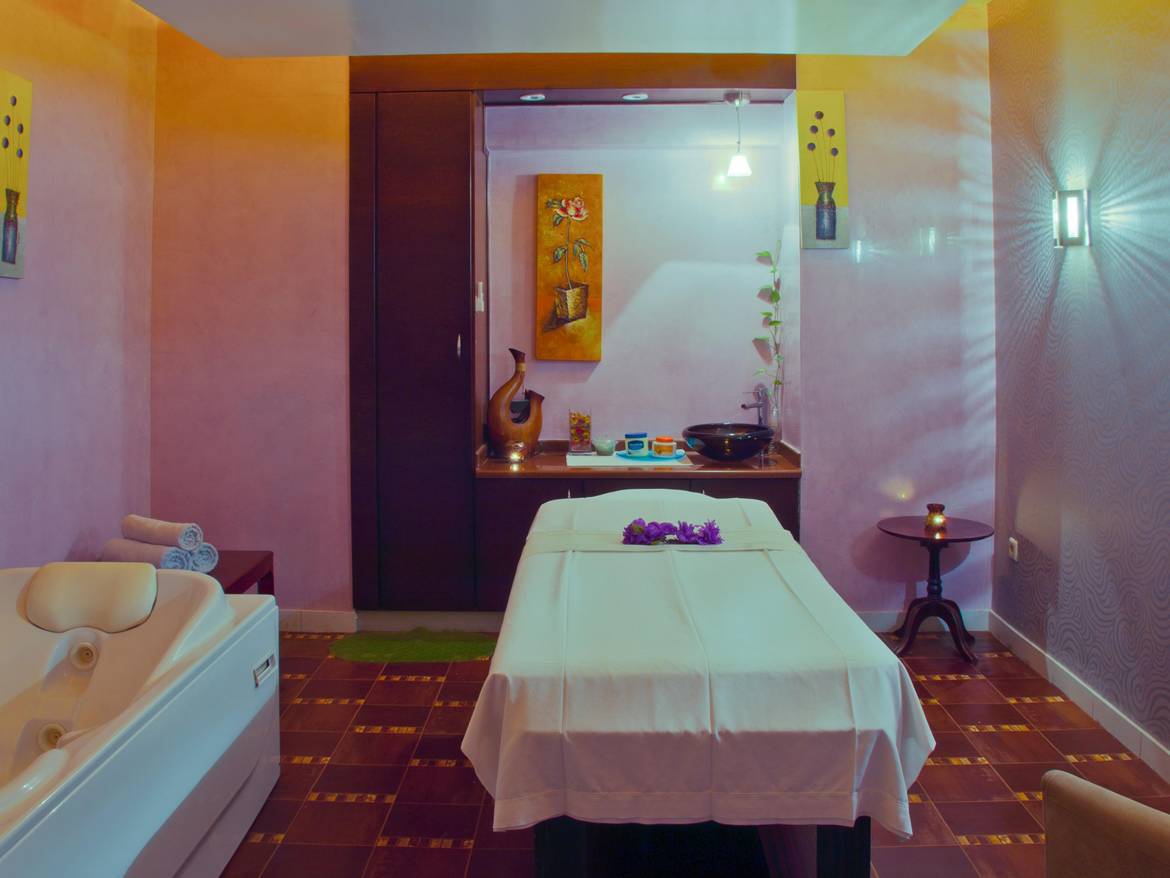 Looking for a soothing massage & a place to work out to stay fit, in a clean sanitized environment?  
HCare Wellness & Retreat at Holiday Inn Jeddah Al Salam is the best answer to your needs.