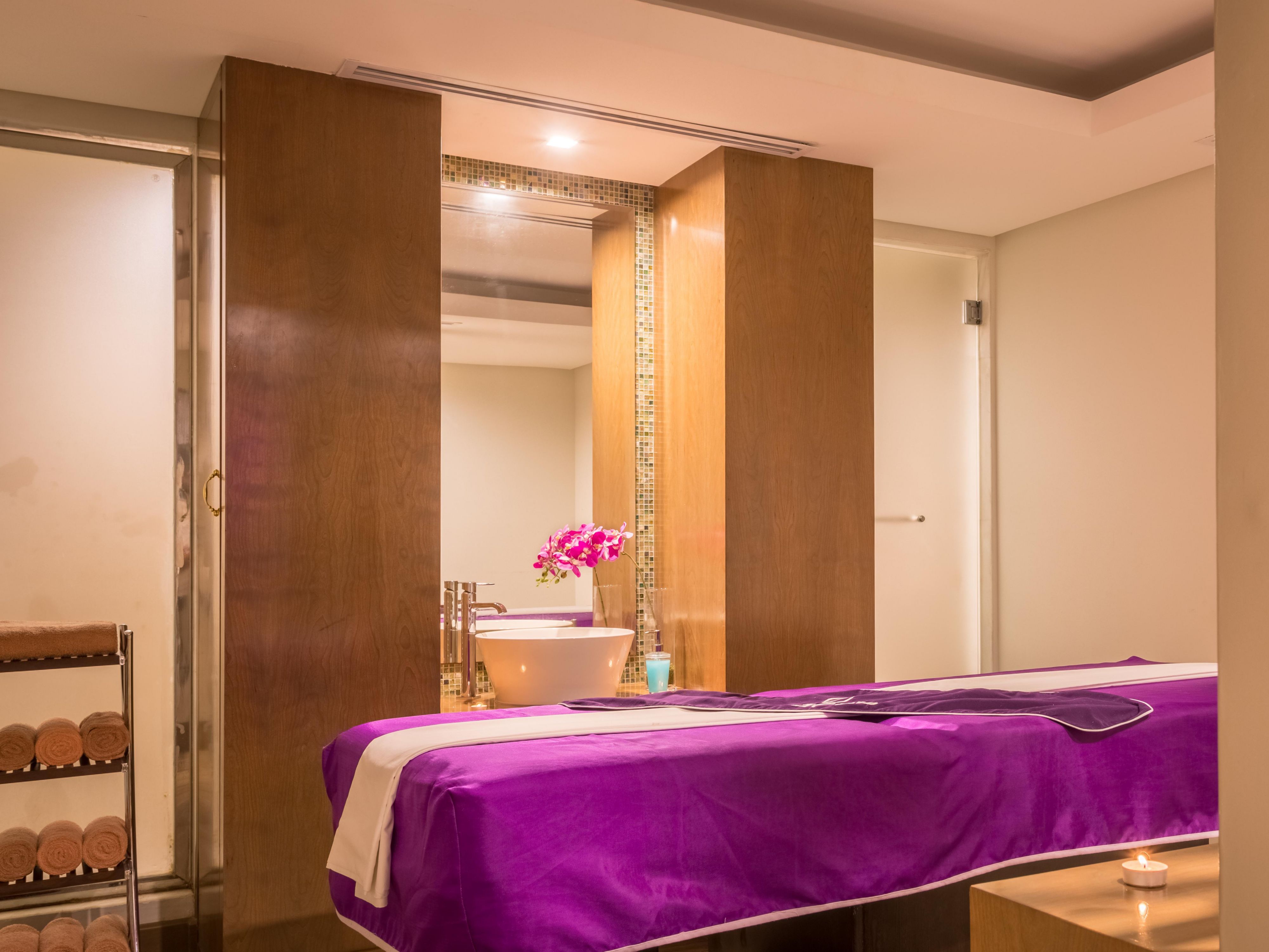 Looking for a soothing massage & a place to work out to stay fit, in a clean sanitized environment?  
HCare Wellness & Retreat at Holiday Inn Jeddah Gateway is the best answer. 