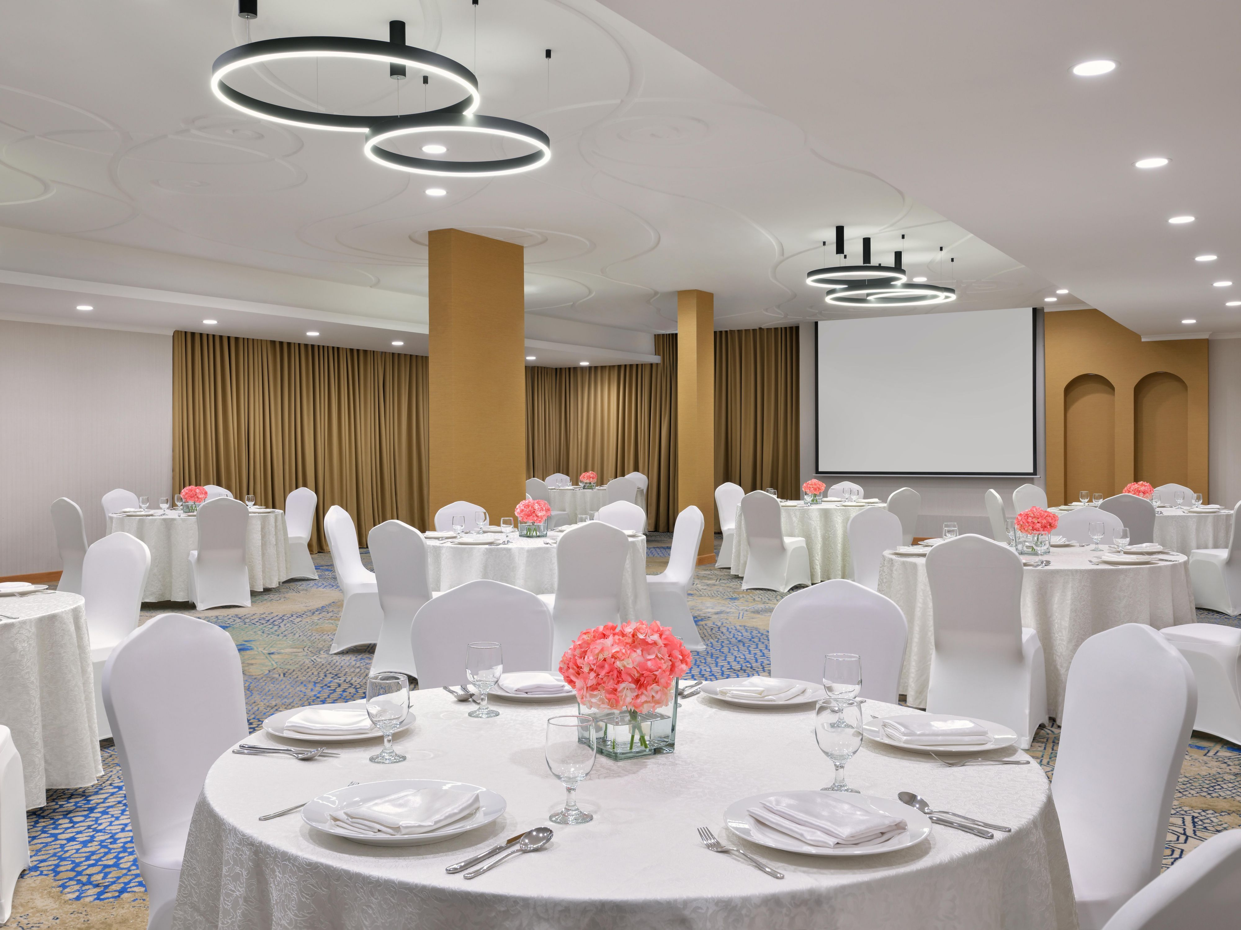 Tie the knot in our Al Hamra Ballroom, a masterpiece on the 6th floor overlooking Al Hamra Corniche. It's the perfect scene for your special day. Our team can't wait to help bring your wedding dreams to life, from the kosha and flower arrangements to the DJ music, ensuring a day as magical as your love story.