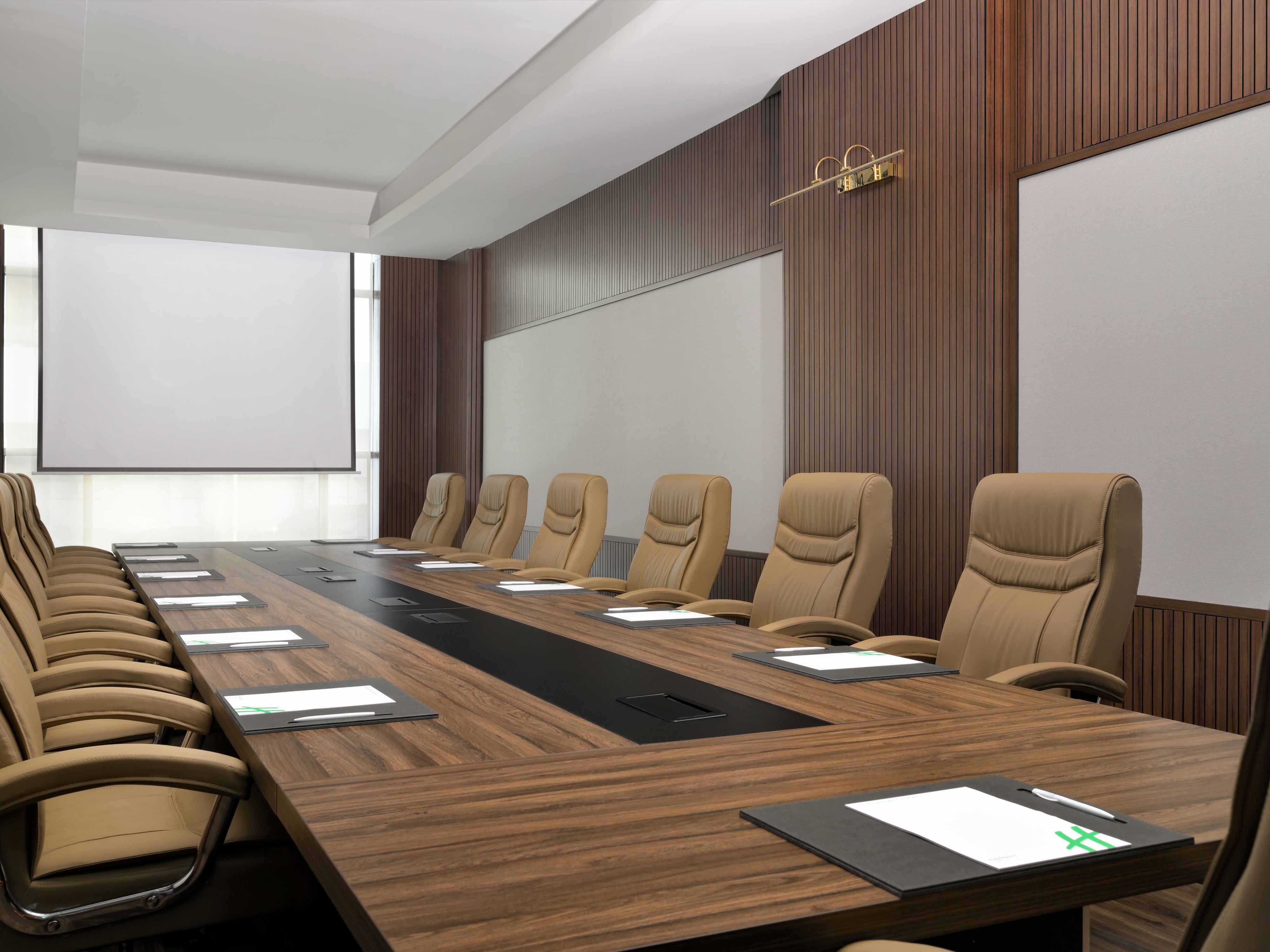 Host your events in Jeddah at the Holiday Inn. Our meeting spaces are equipped with top-tier audio-visual tech and free WiFi. Catering options abound, from quick coffee breaks to elaborate dinners, ensuring your guests are well taken care of. With our attractive packages and expert events team, every meeting is tailored to your exact specification.