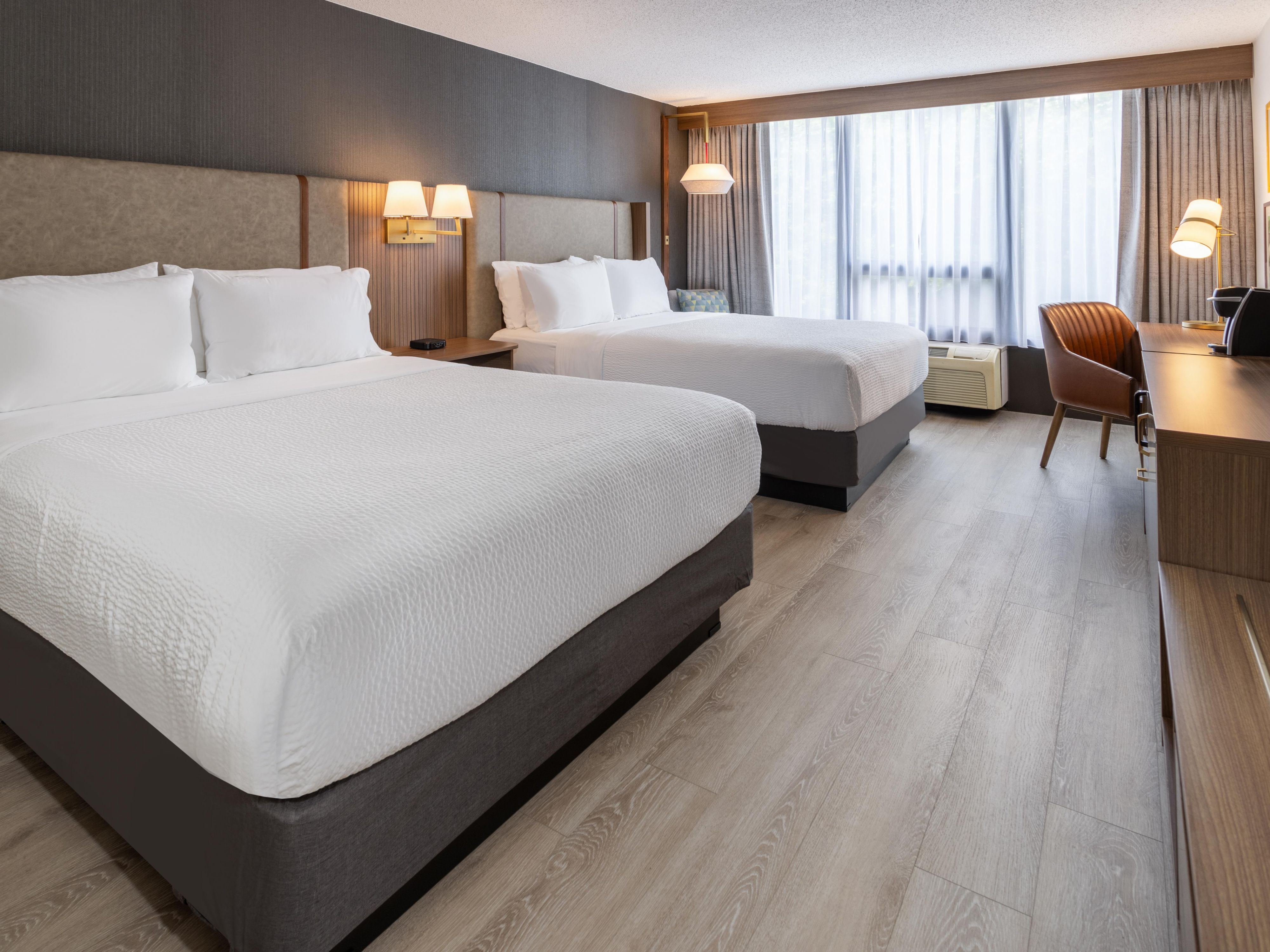 Our hotel offers unbeatable access to local attractions and major venues. Enjoy concerts just minutes away at Merriweather Post Pavilion, or catch professional sports with the Baltimore Orioles at Camden Yards, the Ravens at M&T Bank Stadium, and the Washington Commanders at Northwest Stadium (formerly FexEx Field). 