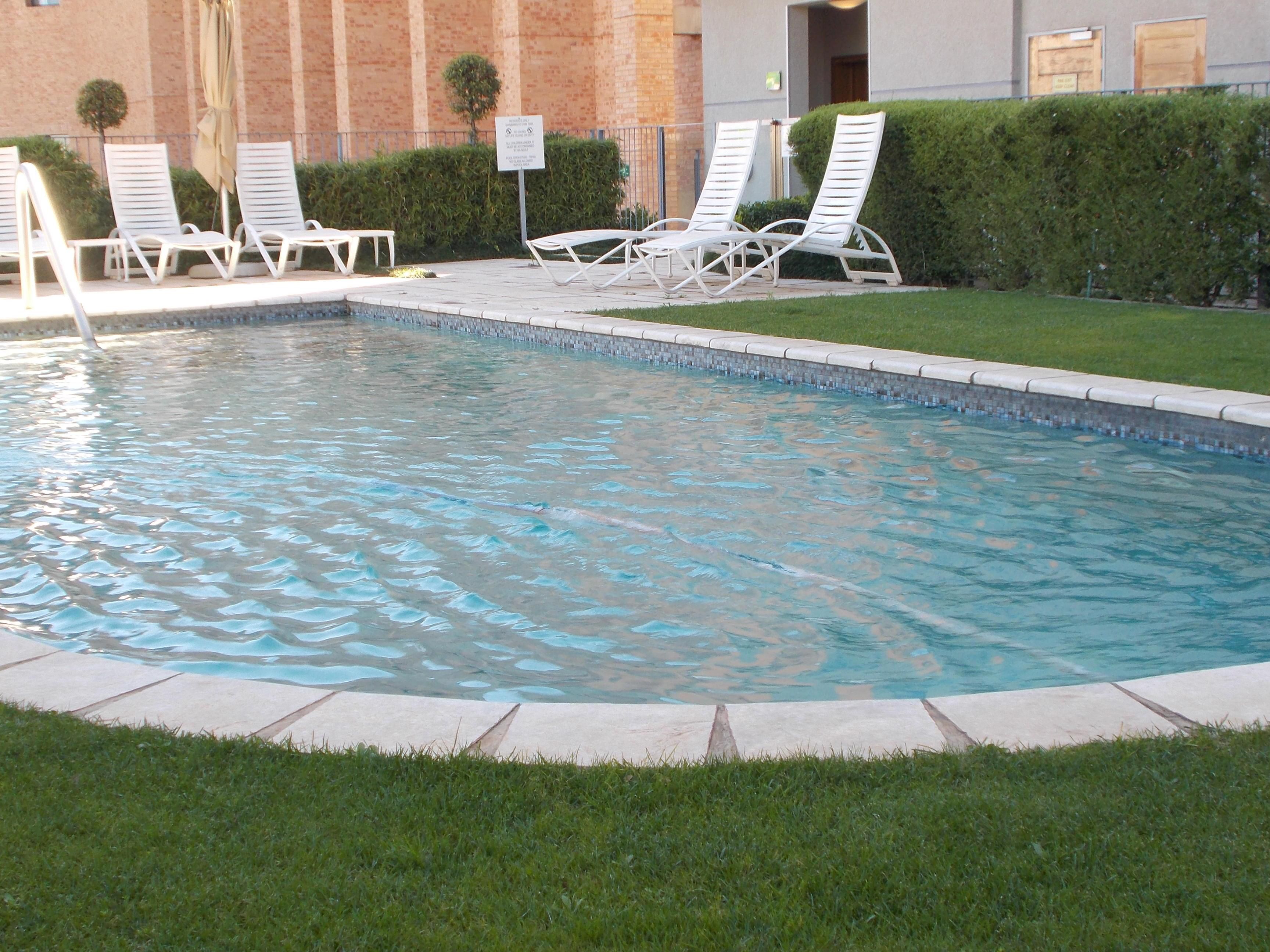 Cool down in our pool and beat the summer heat. Located near the restaurant and bar, you can swim and enjoy a light snack and a cold beverage. Perfect for a relaxing day at the hotel, providing both refreshment and leisure. 