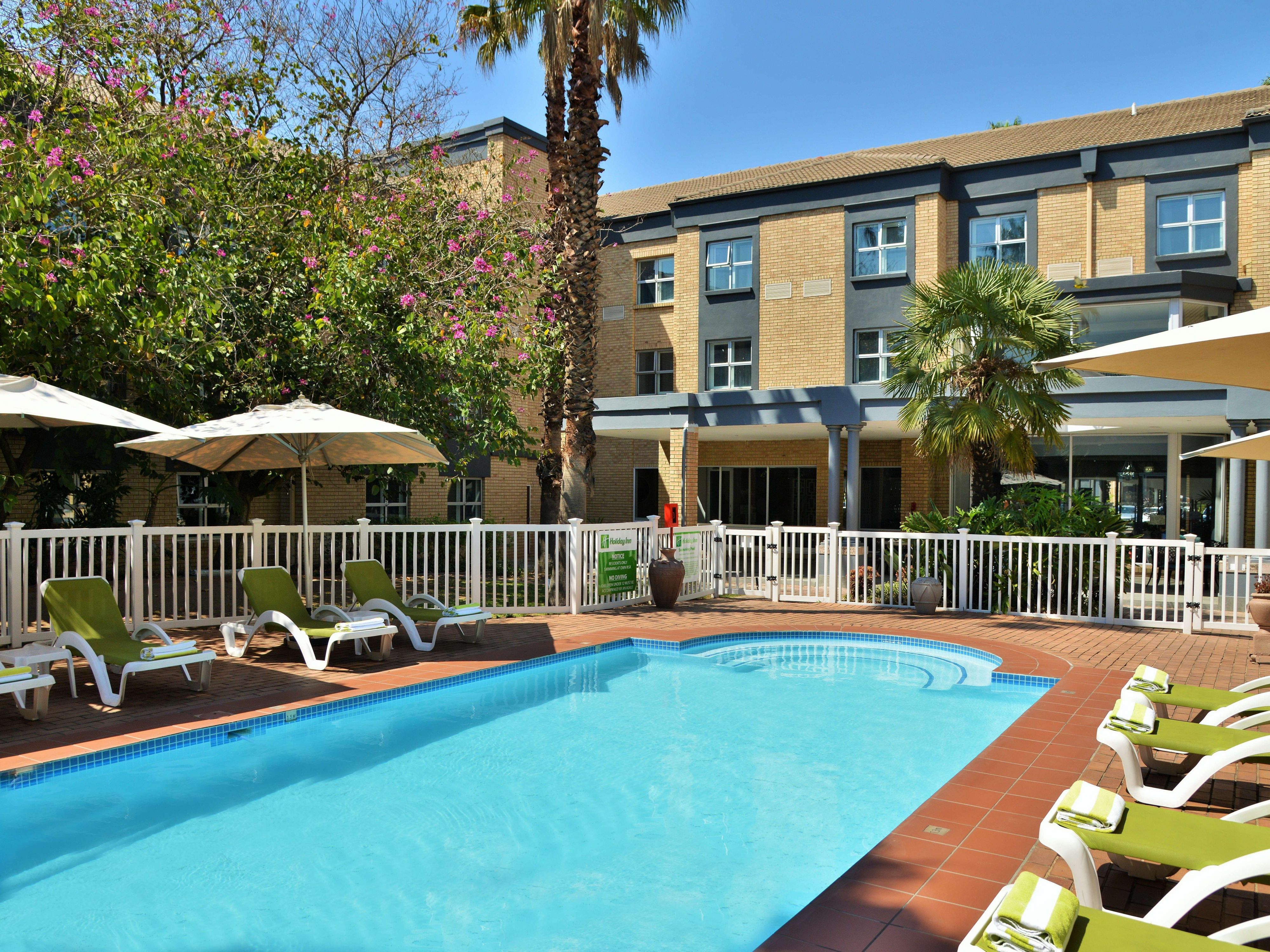 Dive into relaxation at Holiday Inn Johannesburg outdoor swimming pool, a serene retreat near Johannesburg International Airport. Perfect for splashing fun, our family-friendly hotel offers an inviting sun-drenched pool for you to unwind with a refreshing swim or a sizzling crafty cocktail while basking under the sun.