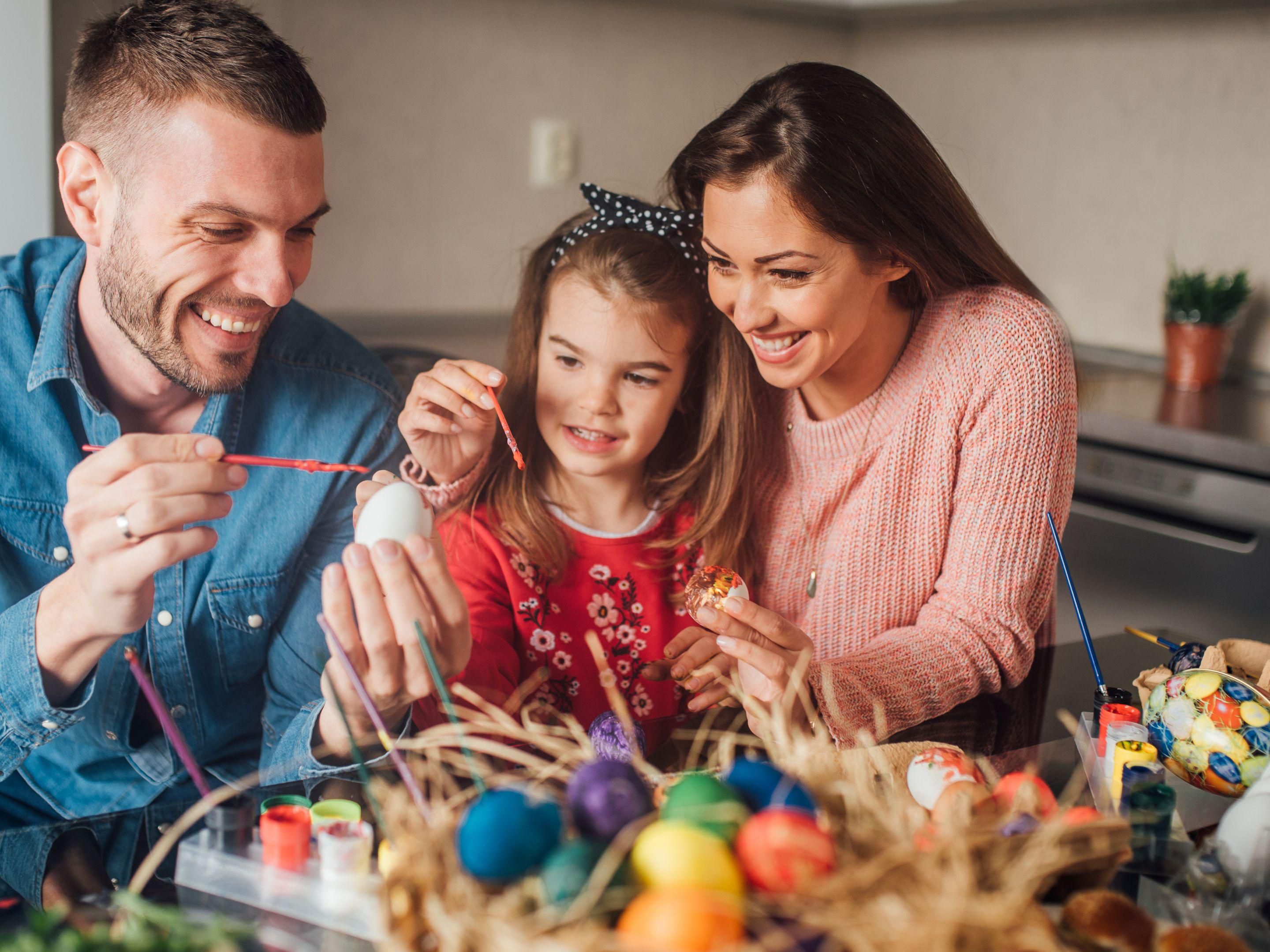 Take home a handmade souvenir! The African Craft Market is 10 minutes away. Enjoy an afternoon walk and a smoothie while picking your next favourite item from the market. Perfect for those looking to experience local culture and craftsmanship. 