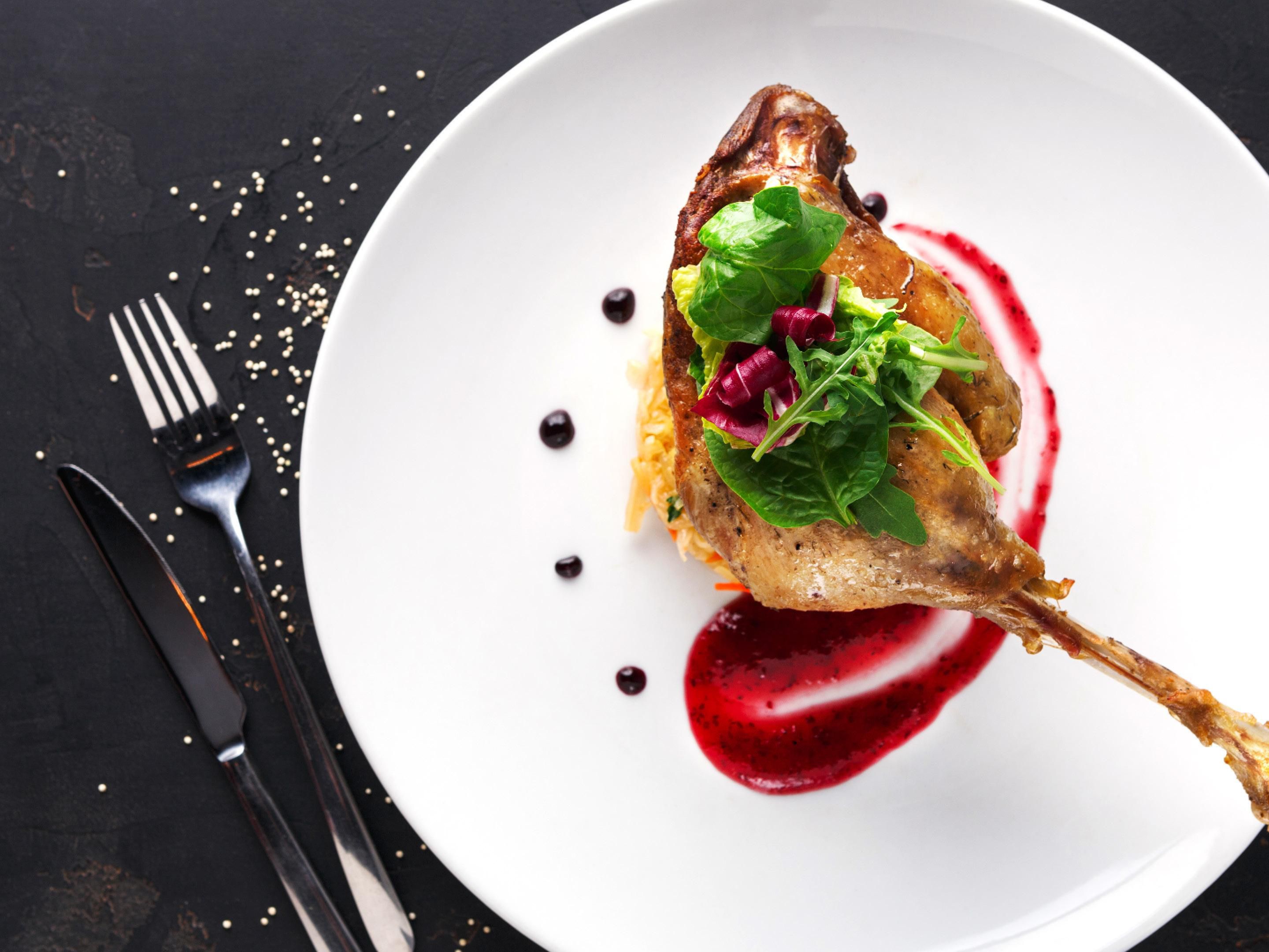 Dine at our hotel restaurant or family-friendly restaurants and enjoy exclusive Holiday Inn offers. Save 25-30% and earn IHG points when dining across India, the Middle East, and Africa. Relish hotel buffet breakfasts and international buffet experiences at Holiday Inn Johannesburg Airport. Not a member yet? Join for free now.