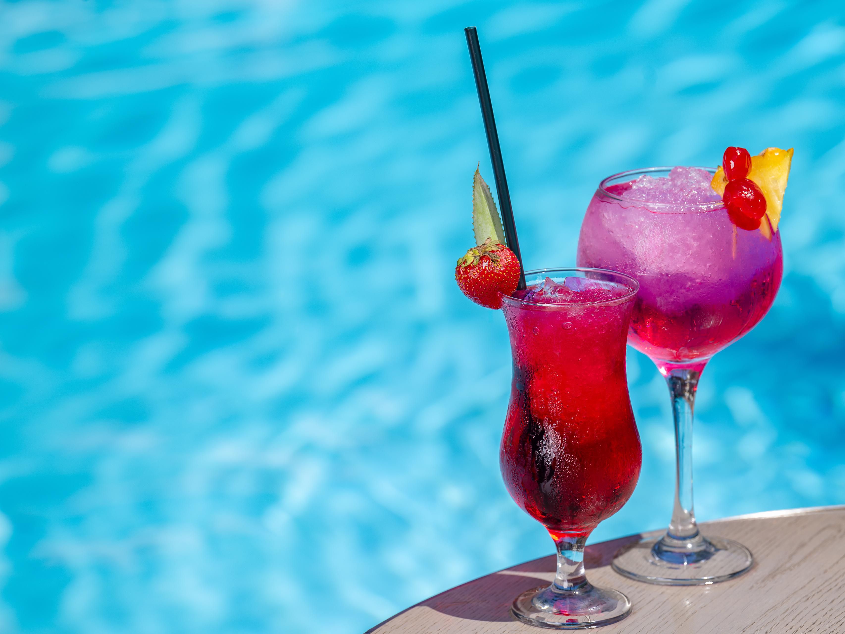 约翰内斯堡机场假日酒店里是约翰内斯堡领先的酒店之一，这里每一天的结束，都环绕着大自然带来的宁静。放松身心，品尝一杯清爽的饮料，体验我们的热情款待。