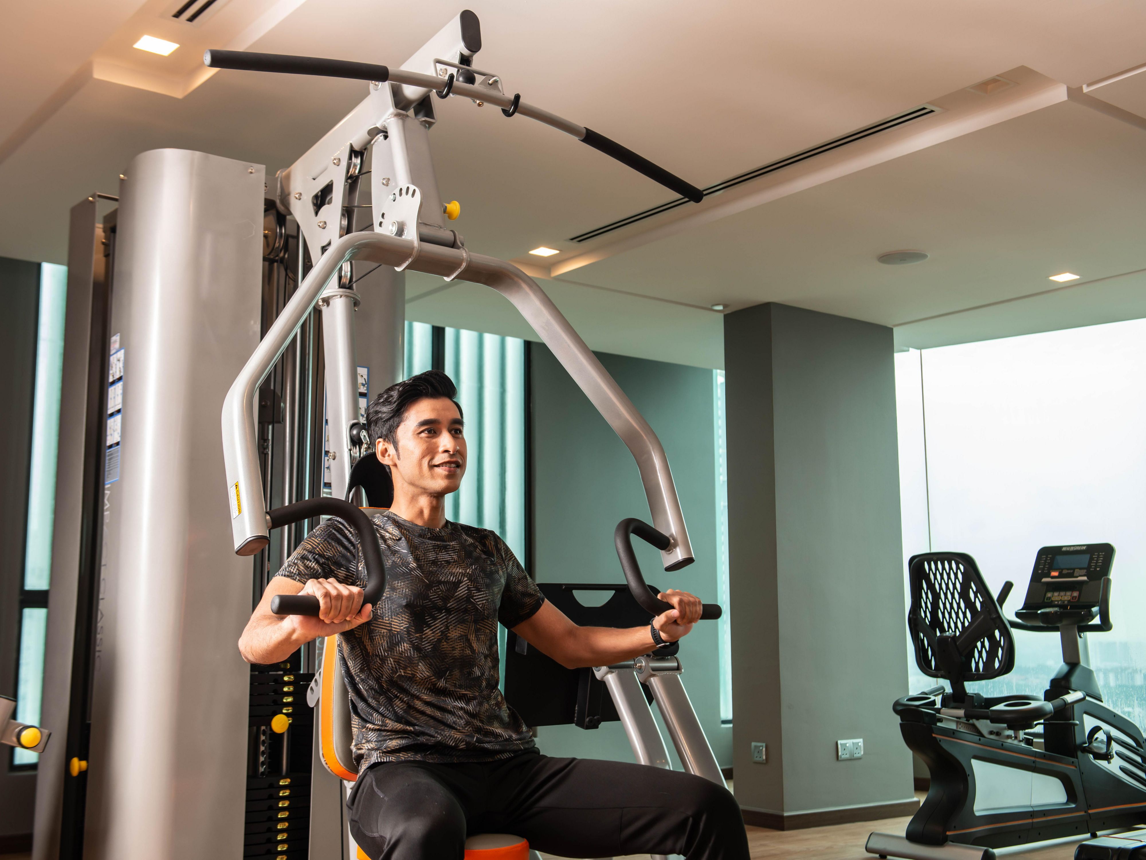 Sweat it out and stay energized during your travels at our well-equipped Fitness Centre, complete with floor-to-ceiling Johor Bahru city views. Whether it is cardio day, strength training or even a relaxing yoga session, we have everything and more to keep you active.
Operates 24 hours.
Located at level 32.