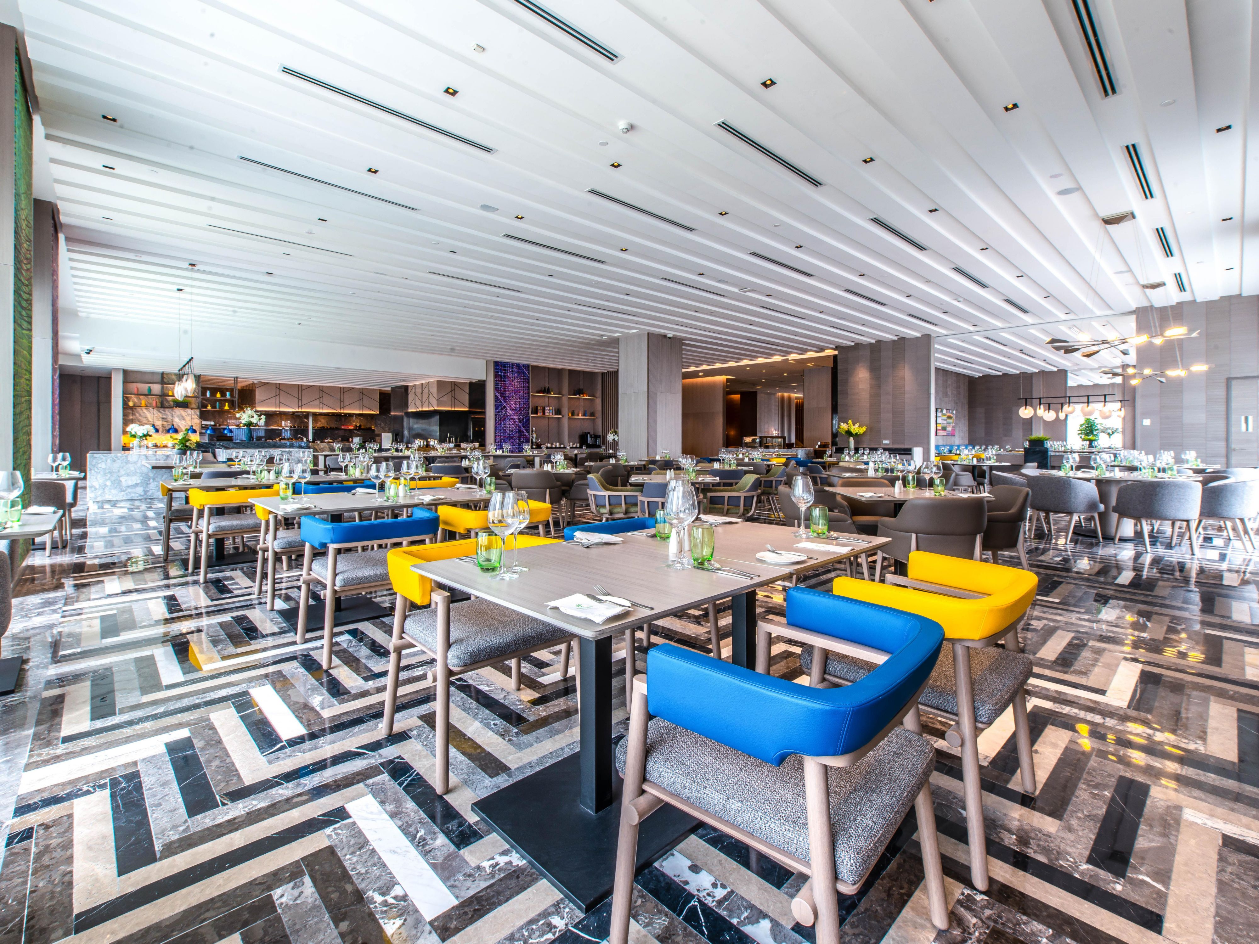 Furnished with glazed marble fittings and quirky vibrant decor, Dine@Eight Restaurant is an open-kitchen restaurant that offers all-day local and international dining as well as higher vantage views of Johor Bahru city. Private dining is also available for those looking for a more intimate meal.