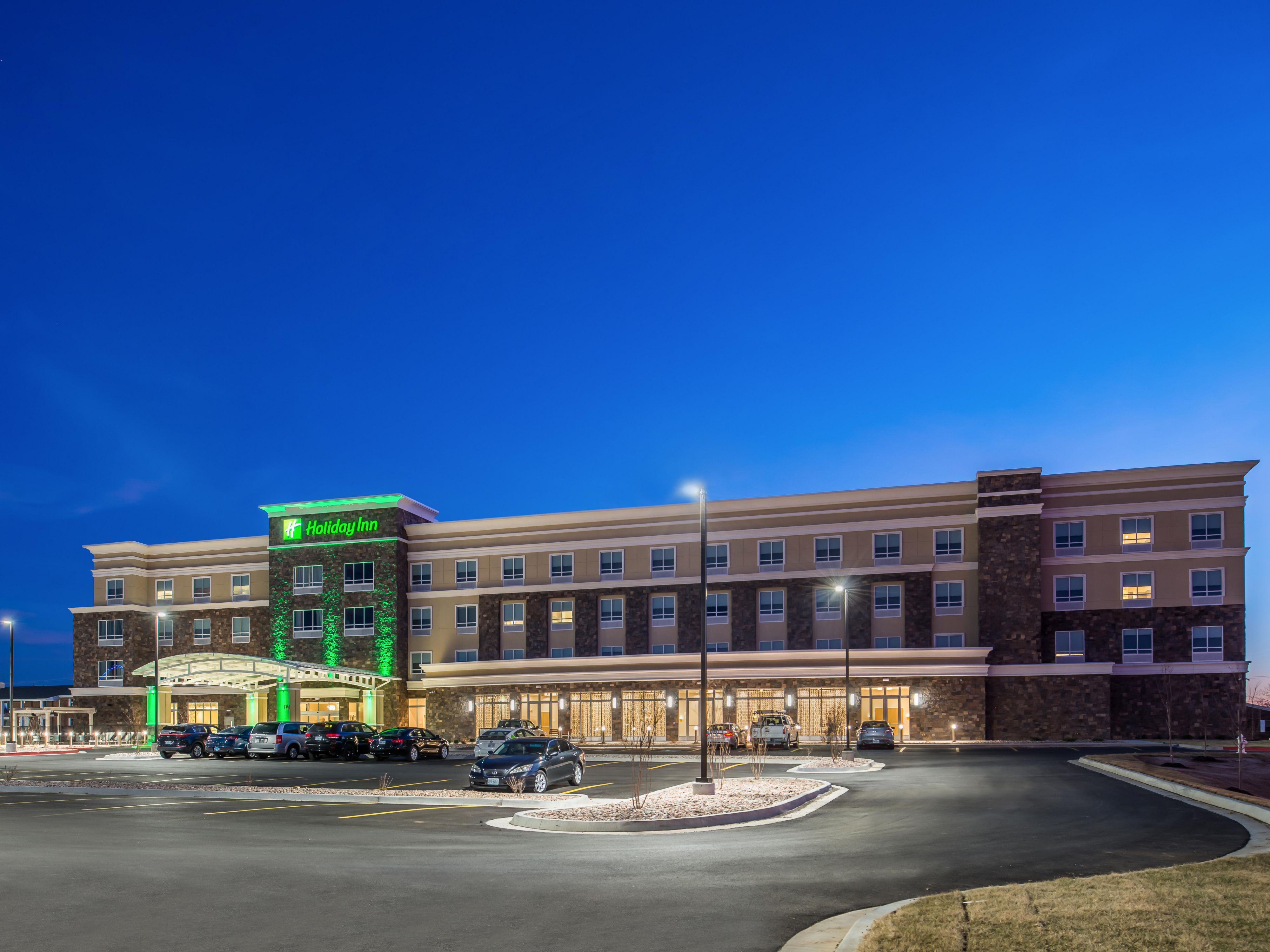 Log on with ease using our free Wi-Fi available throughout the hotel. Stream your favorite shows, map out your next stop on Route 66, or check in with the office without worrying about spotty connections.