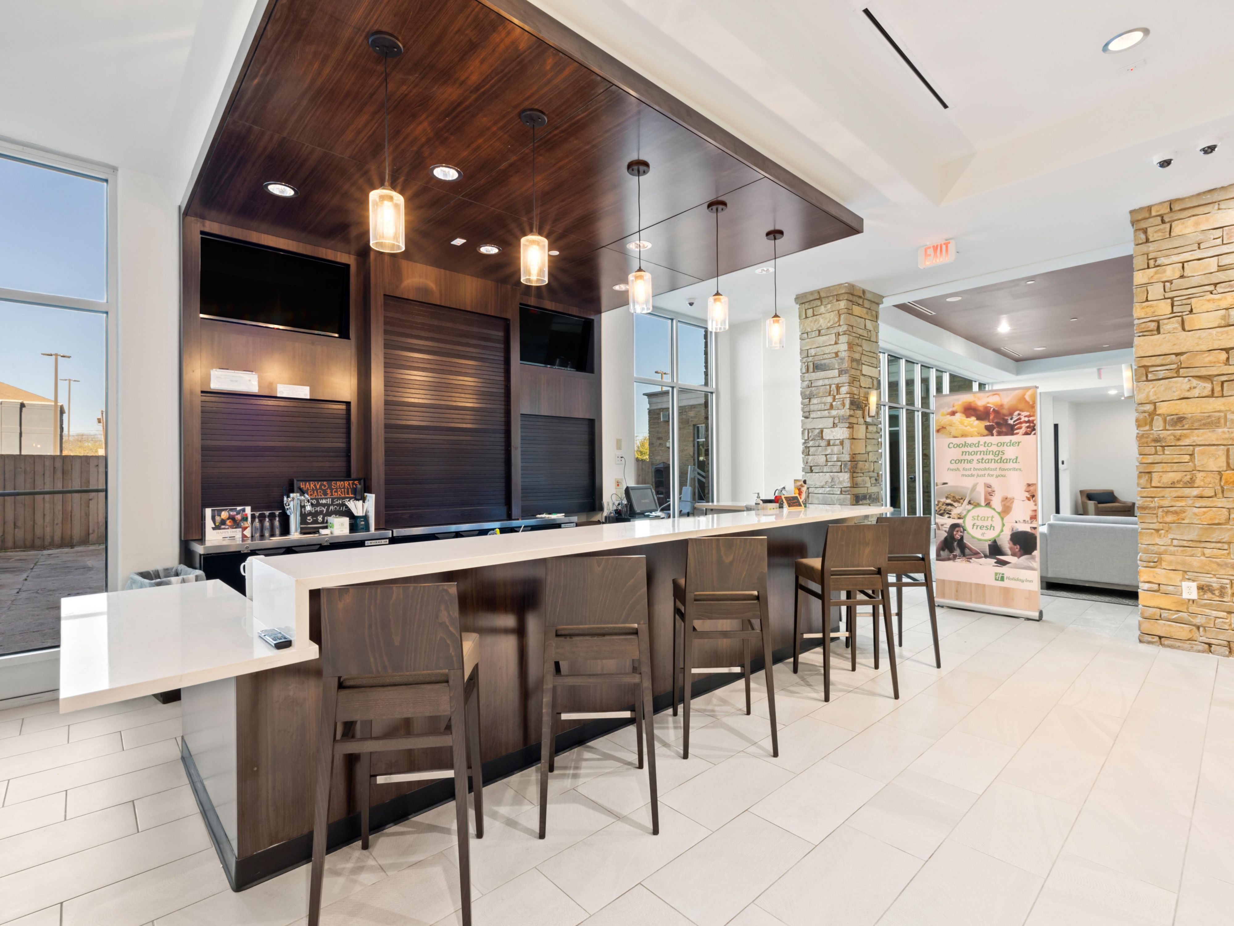 Dine in style at Harv’s Bar and Grill, our full-service restaurant where kids under 12 eat free. Start your day with homestyle breakfast favorites and unwind in the evening with bold Southwest flavors and craft cocktails. For late-night cravings, stop in our 24-hour convenience store for snacks and beverages.