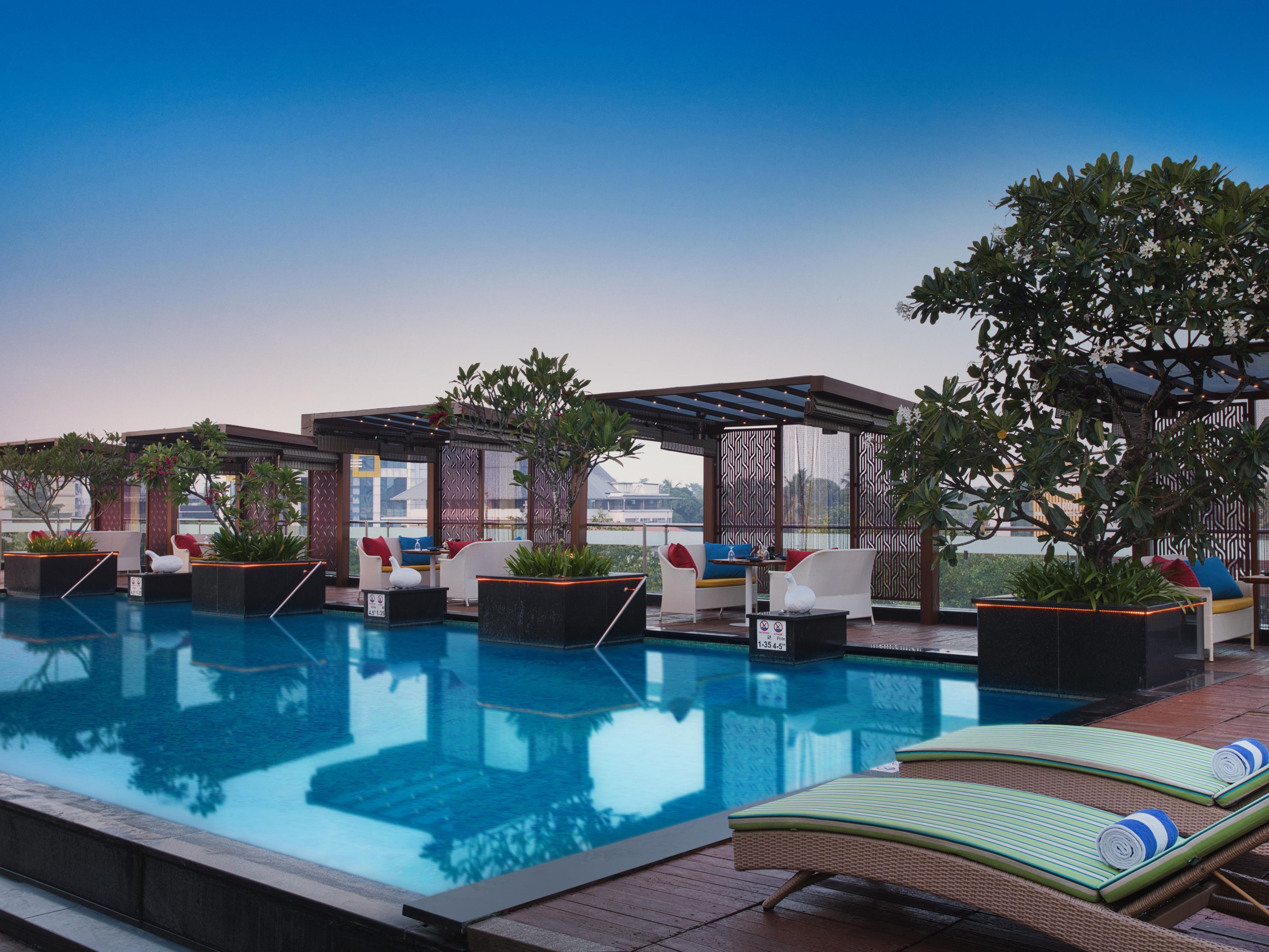 Take a gentle lap of the pool or just enjoy the soft breeze as you lounge by the outdoor poolside. Indulge in the art of leisure at Oasis, our poolside bar, which opens the door haven to some exotic drinks and delectable snacks. The ambience is refreshing and every moment by the poolside becomes a celebration of life’s finest pleasures.