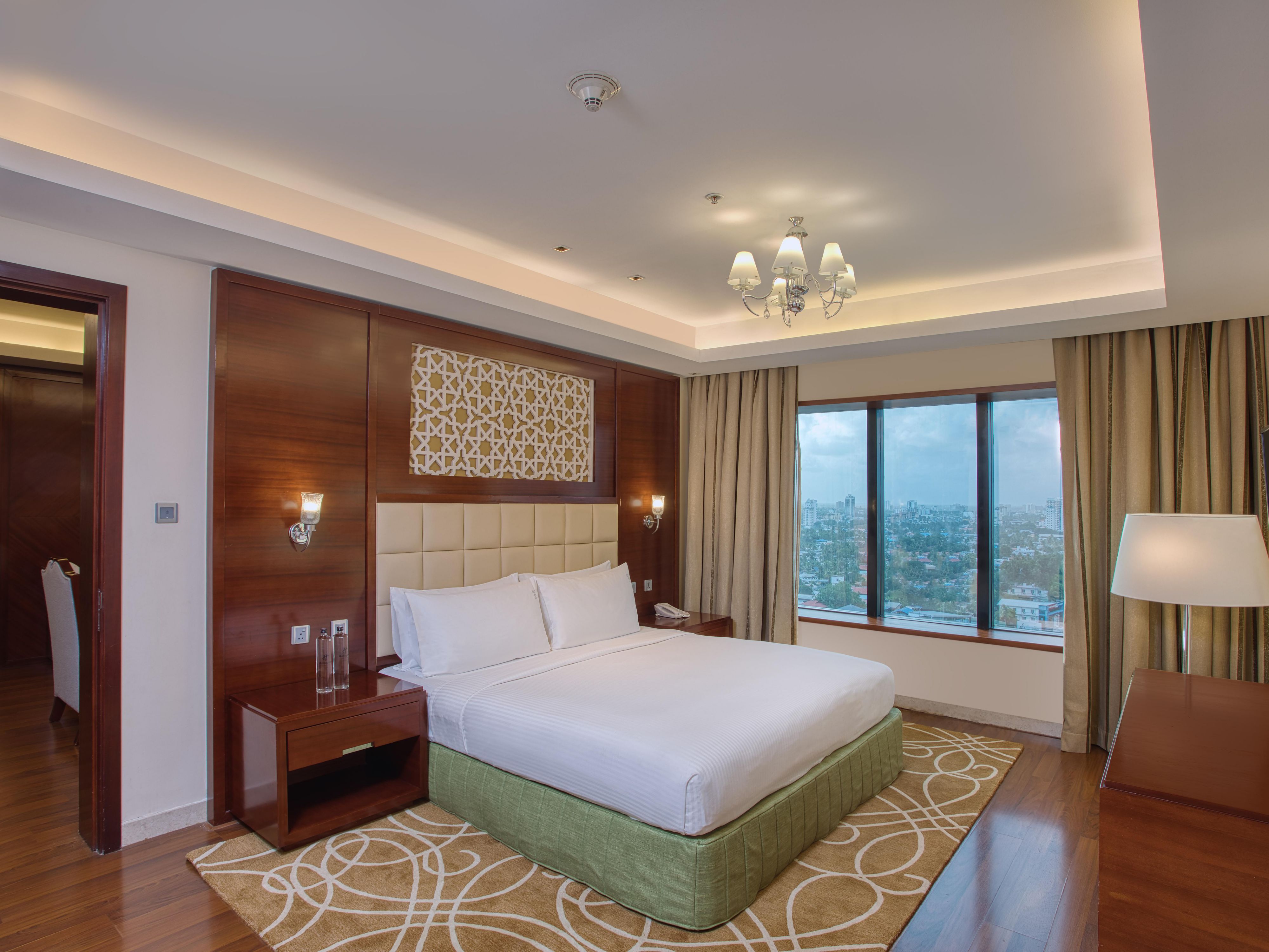 Our spacious guest rooms and suites offer mesmerizing views of Kochi city. Bask in ample natural light while taking in the stunning cityscape.