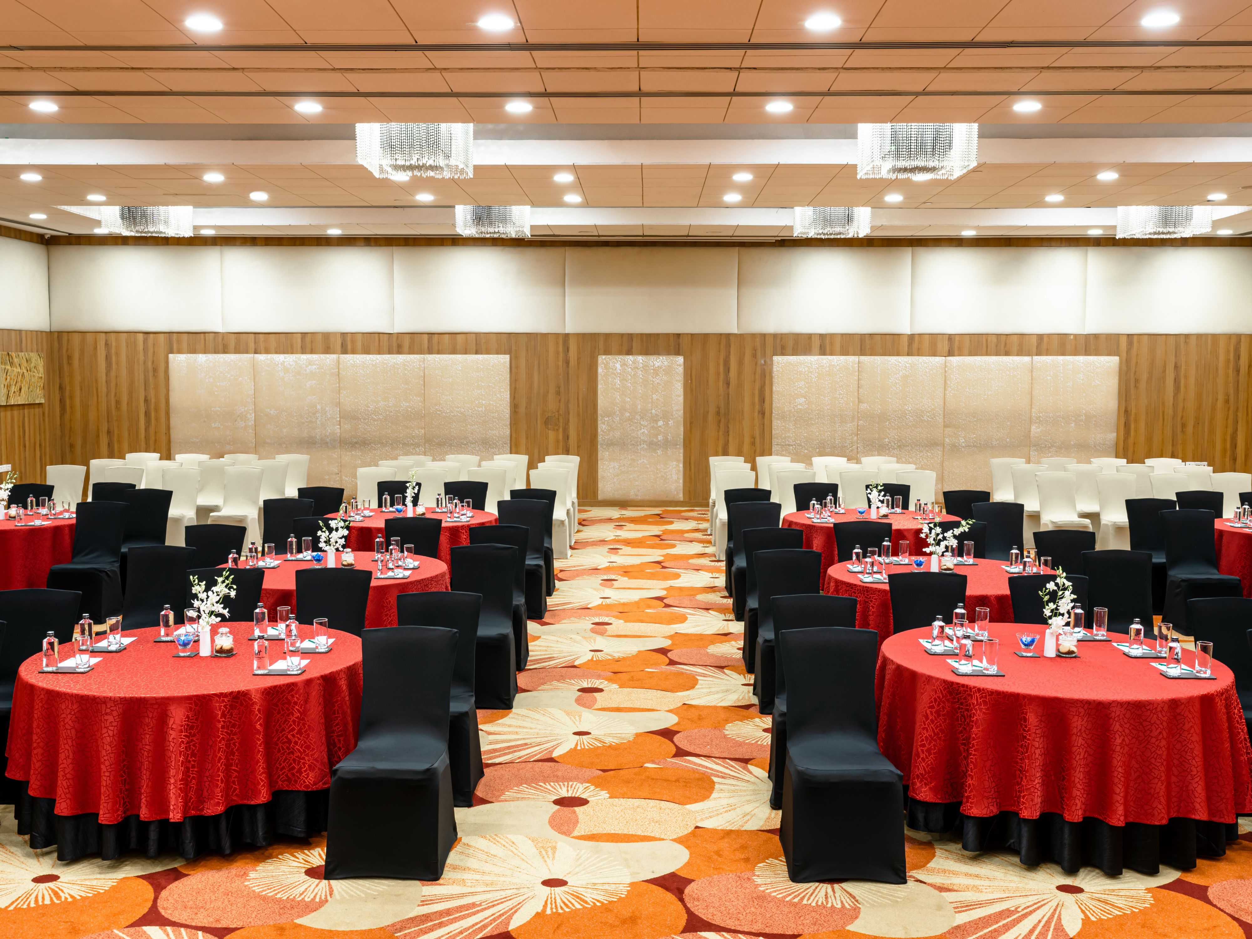 Step into the Grand Ballroom for business and social meetings at one of the premier business hotels in Kochi, Holiday Inn Cochin. With meticulous planning and experienced staff members, we make your next big event memorable. Whether it's a dream day or a significant business gathering, we ensure your occasion is nothing short of perfect.