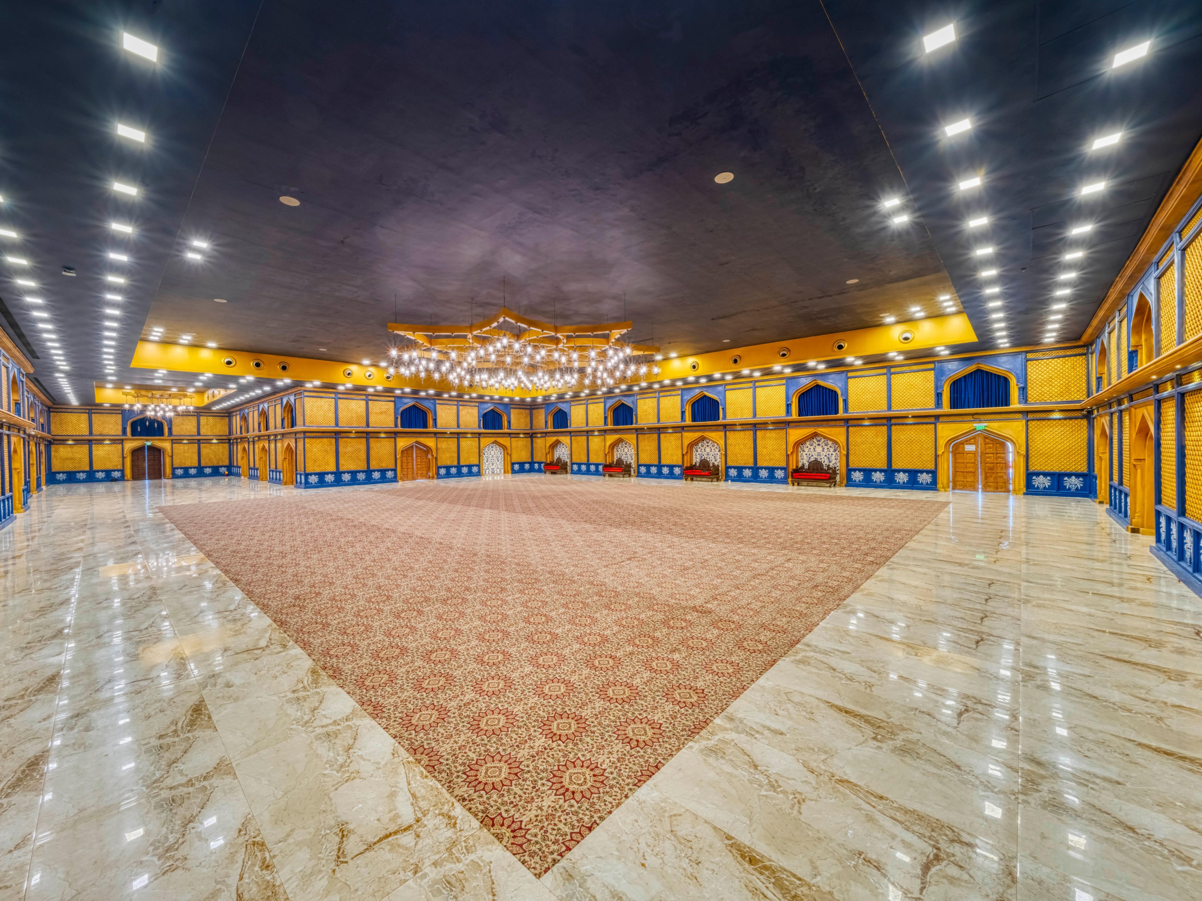 From planning to effortlessly executing your wedding and pre-wedding events, the Holiday Inn Kolkata Airport family makes sure your wedding turns out to be flawless. Plan your special day with us.