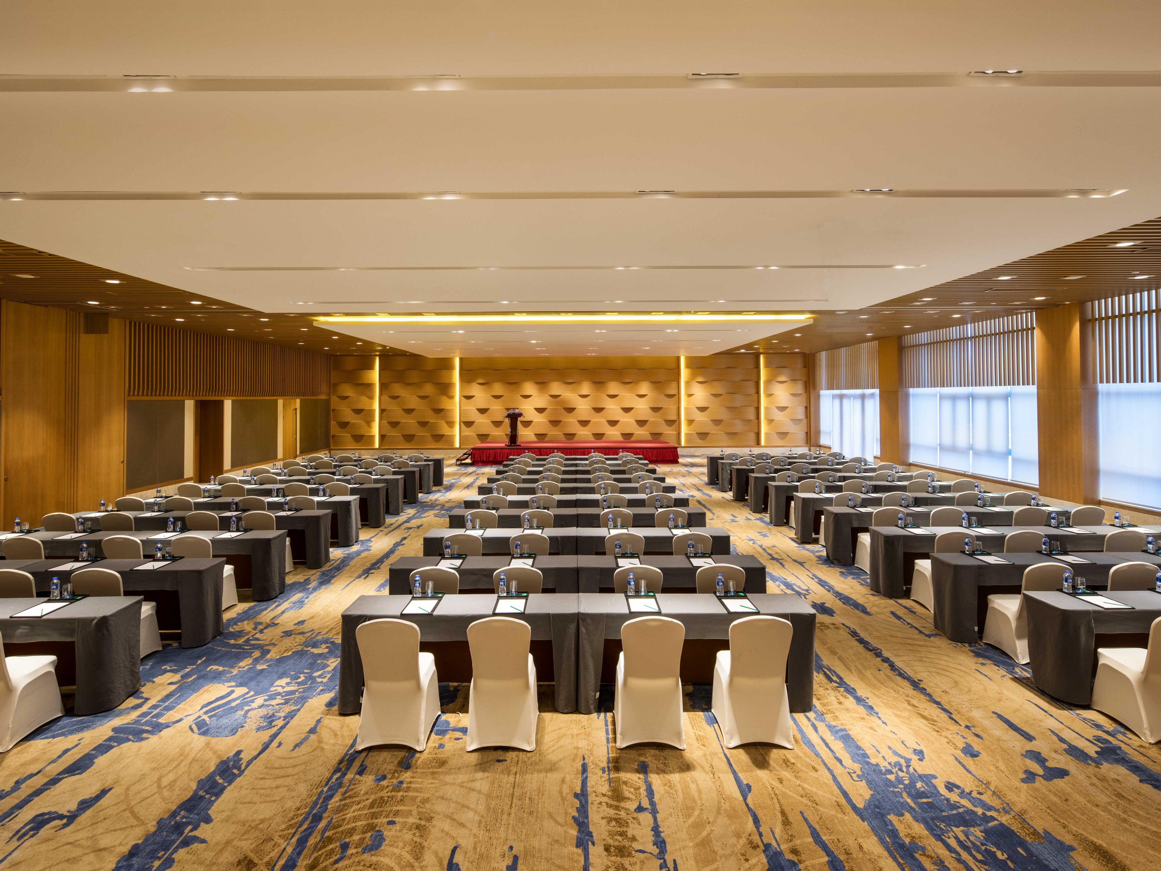 Location second floor 600 square meters, height up to 7.2 meters high column free grand ballroom, a National Wetland Park in the natural scenery, before the reception area, for your business show, theme breaks with the best collocation, is your ideal choice for conferences, weddings or activities.