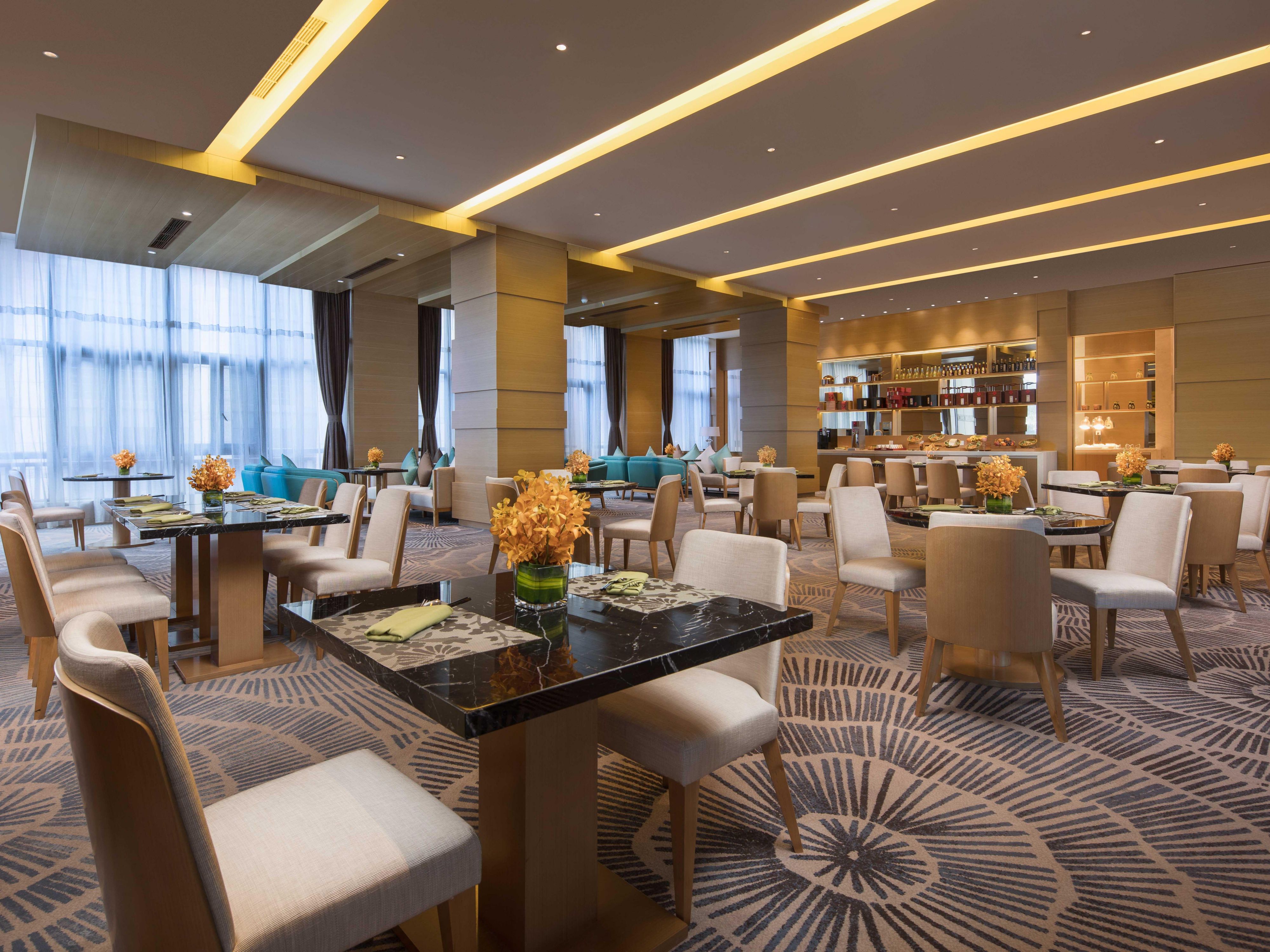 Located on the first floor of the conference center, it can accommodate 150 people and can be used for small and medium-sized banquets and buffets.  