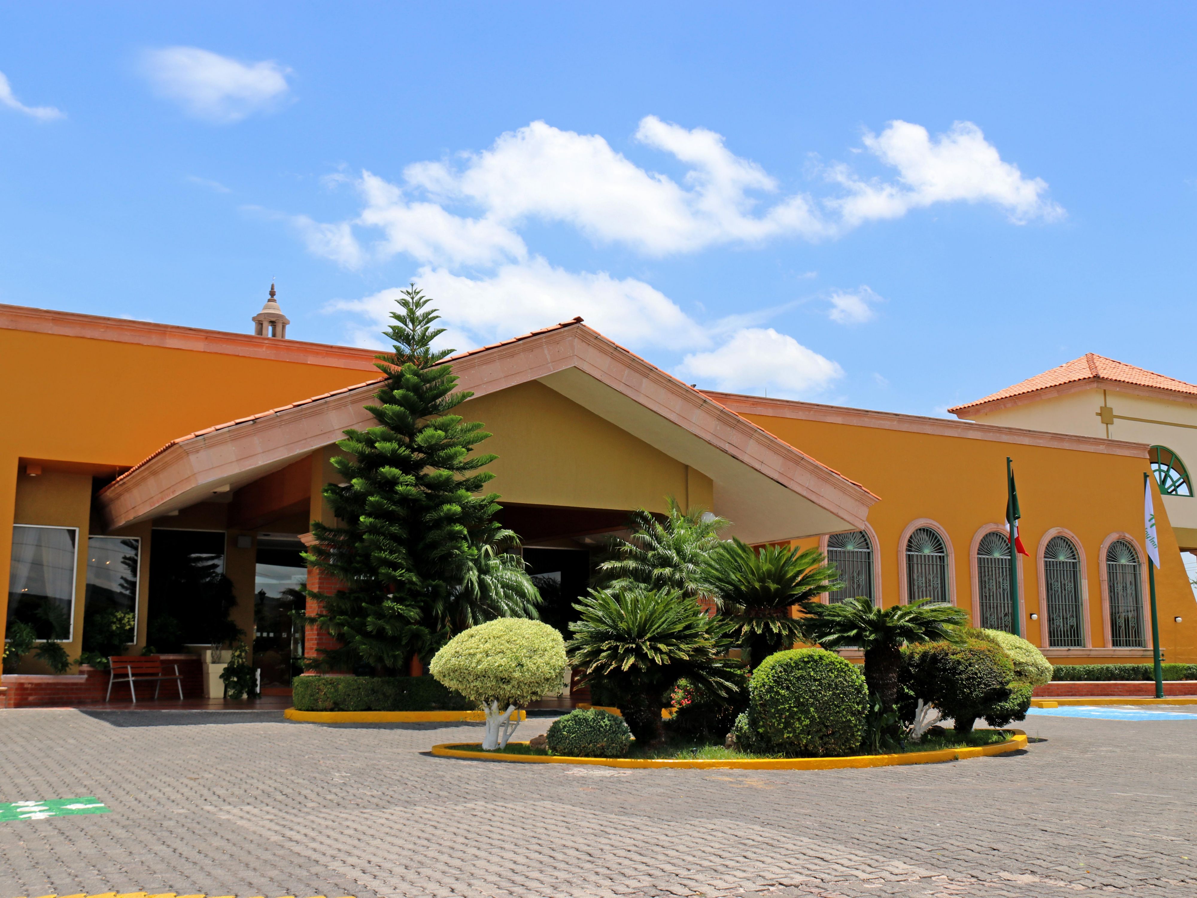 ONLY 5 STAR HOTEL IN THE CITY THAT COMPLIES WITH SAFETY AND HYGIENE STANDARDS AND PROTOCOLS IN ADDITION TO BEING A HOTEL CERTIFIED BY THE STATE GOVERNMENT WITH THE DISTINCTIVE SAFE TRAVEL