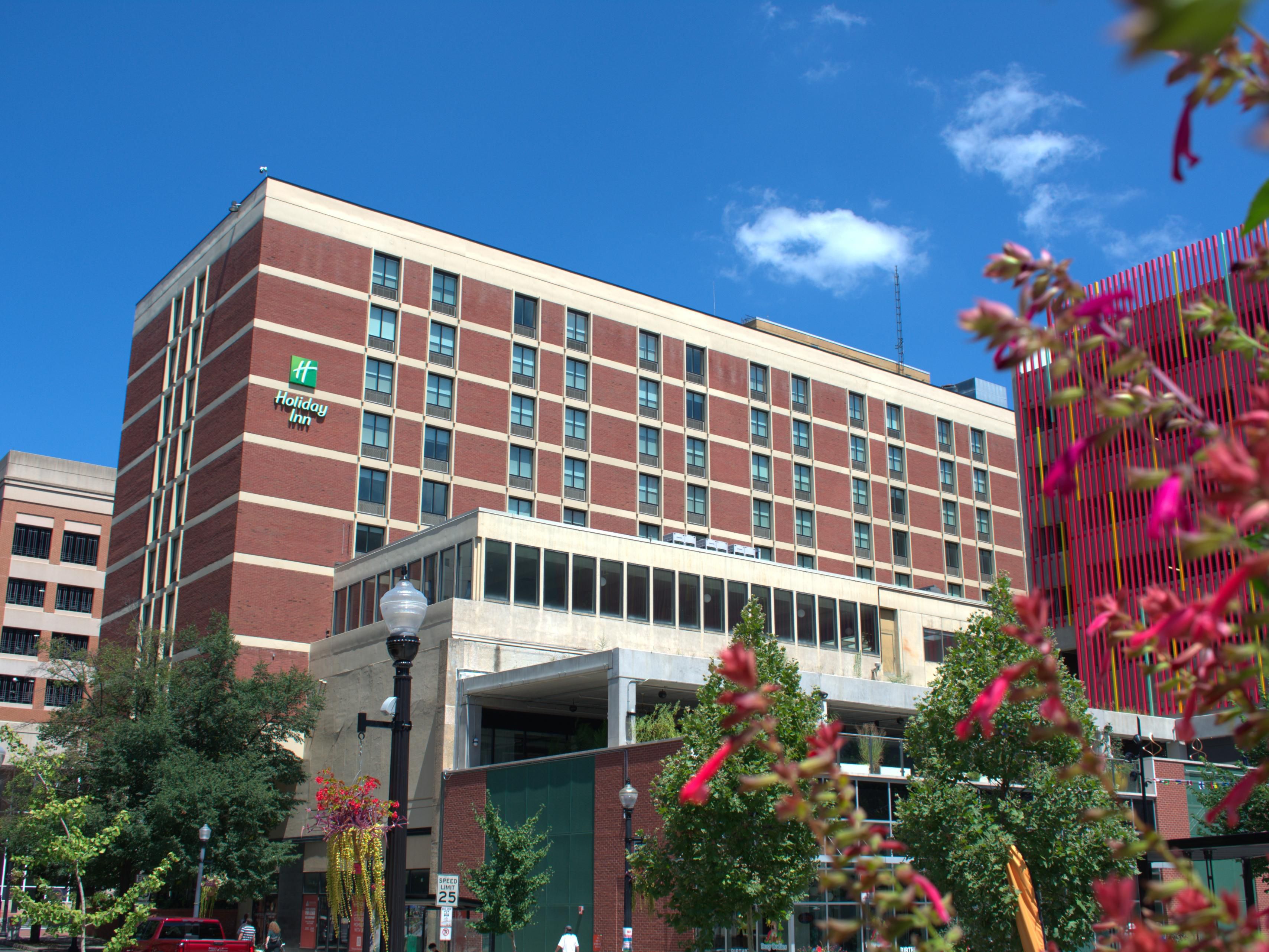 Stay, relax, and explore—your perfect Lancaster getaway awaits!