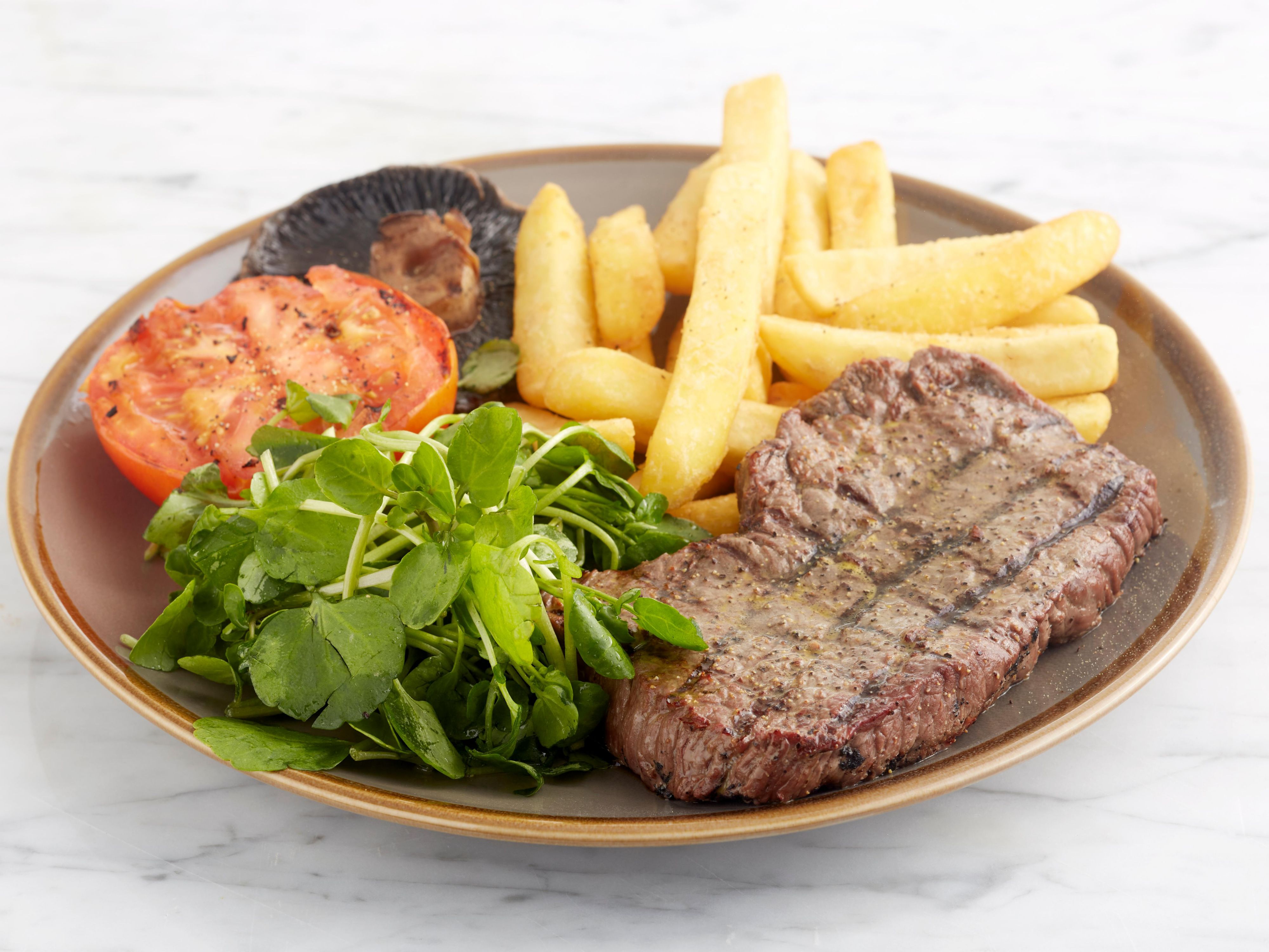 Our hotel has a range of food and drink options for our guests to enjoy. Our lounge and bar areas are open throughout the day and offer a relaxing place to grab a drink, a hearty meal or a light bite. 