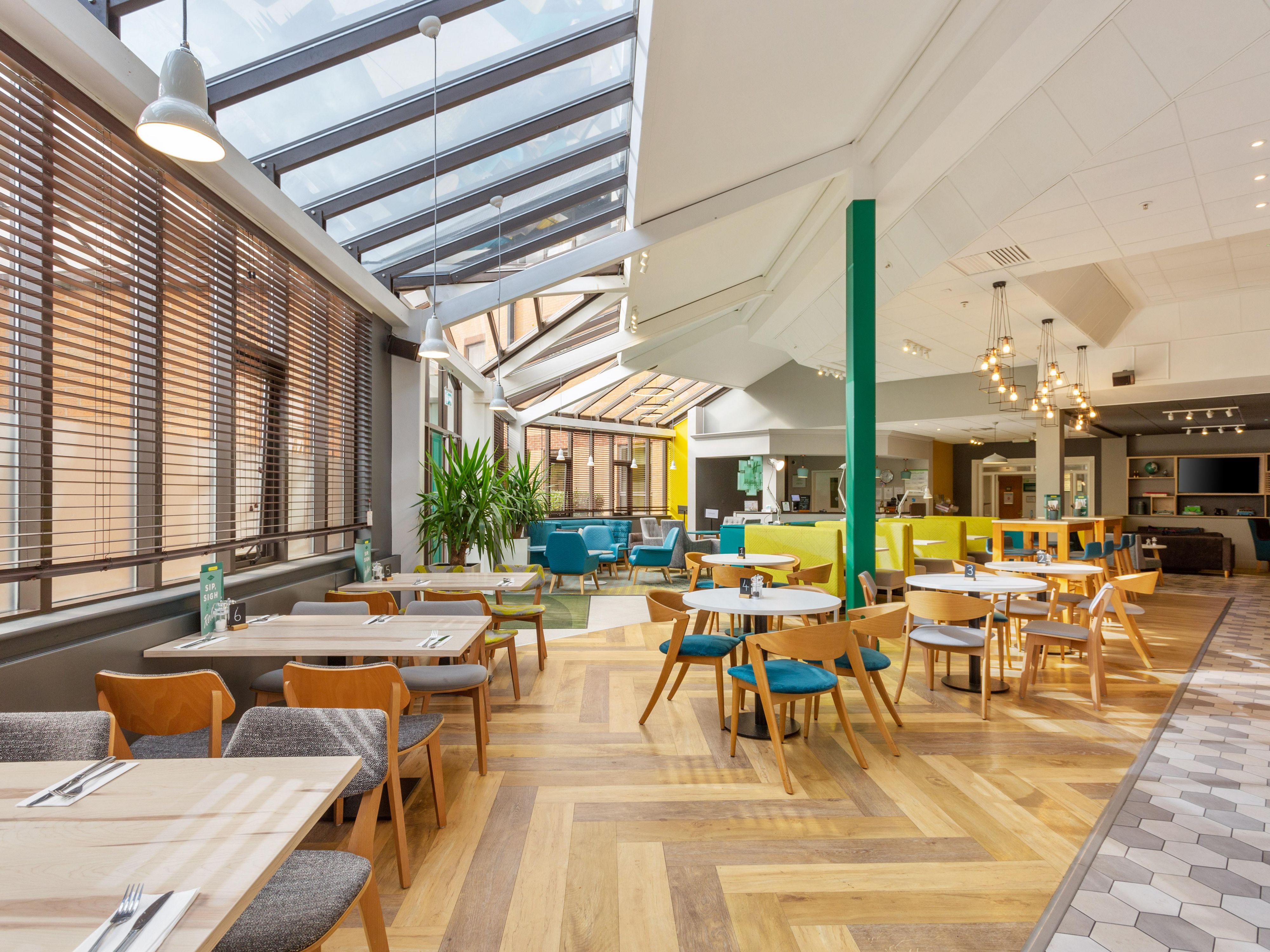 Our hotel has a range of food and drink options for our guests to enjoy. Our lounge and bar areas are open throughout the day and offer a relaxing place to grab a drink, a hearty meal or a light bite. 