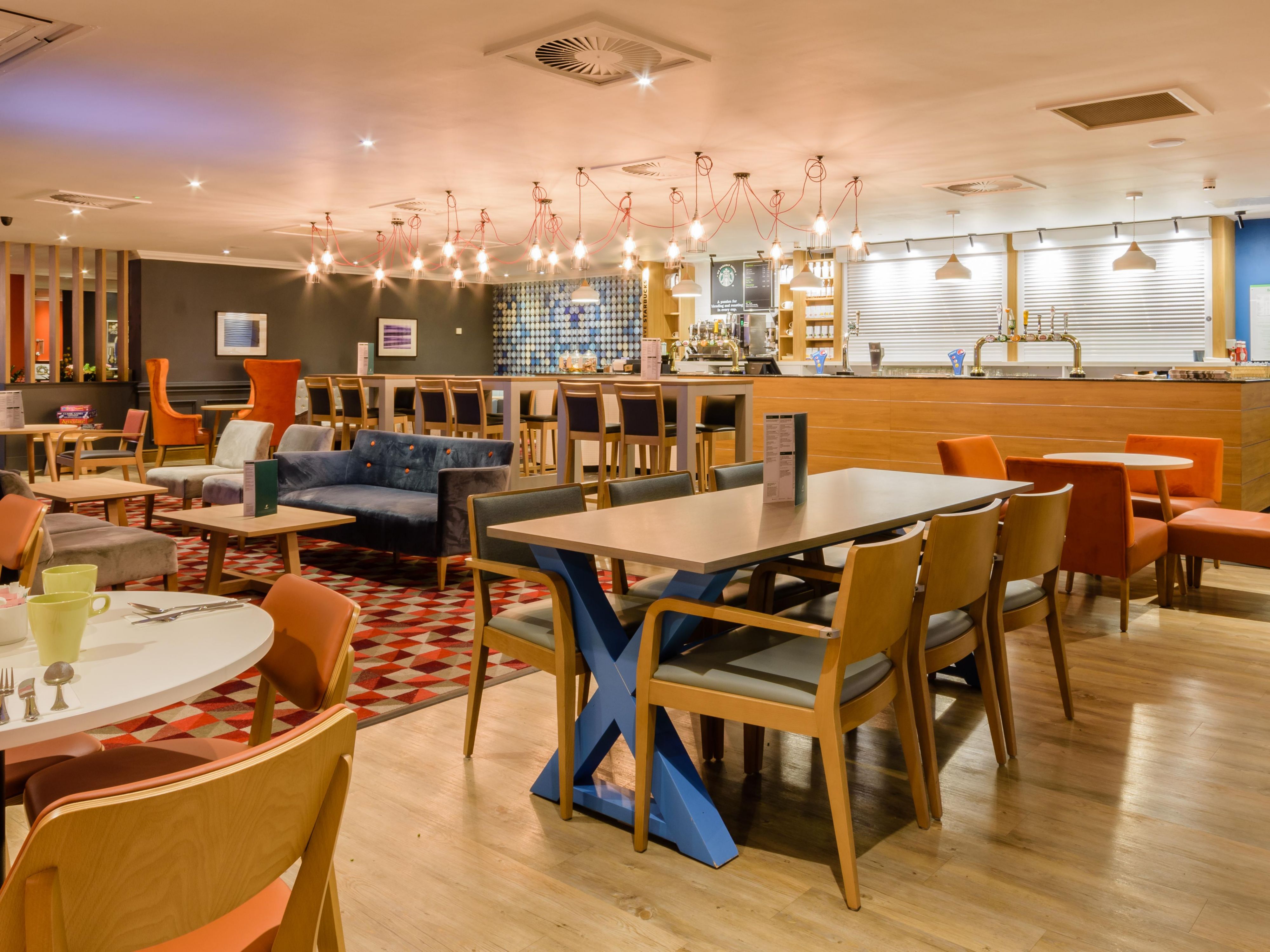 Our hotel has a range of food and drink options for our guests to enjoy. Our lounge and bar areas are open throughout the day and offer a relaxing place to grab a drink, a hearty meal or a light bite. 