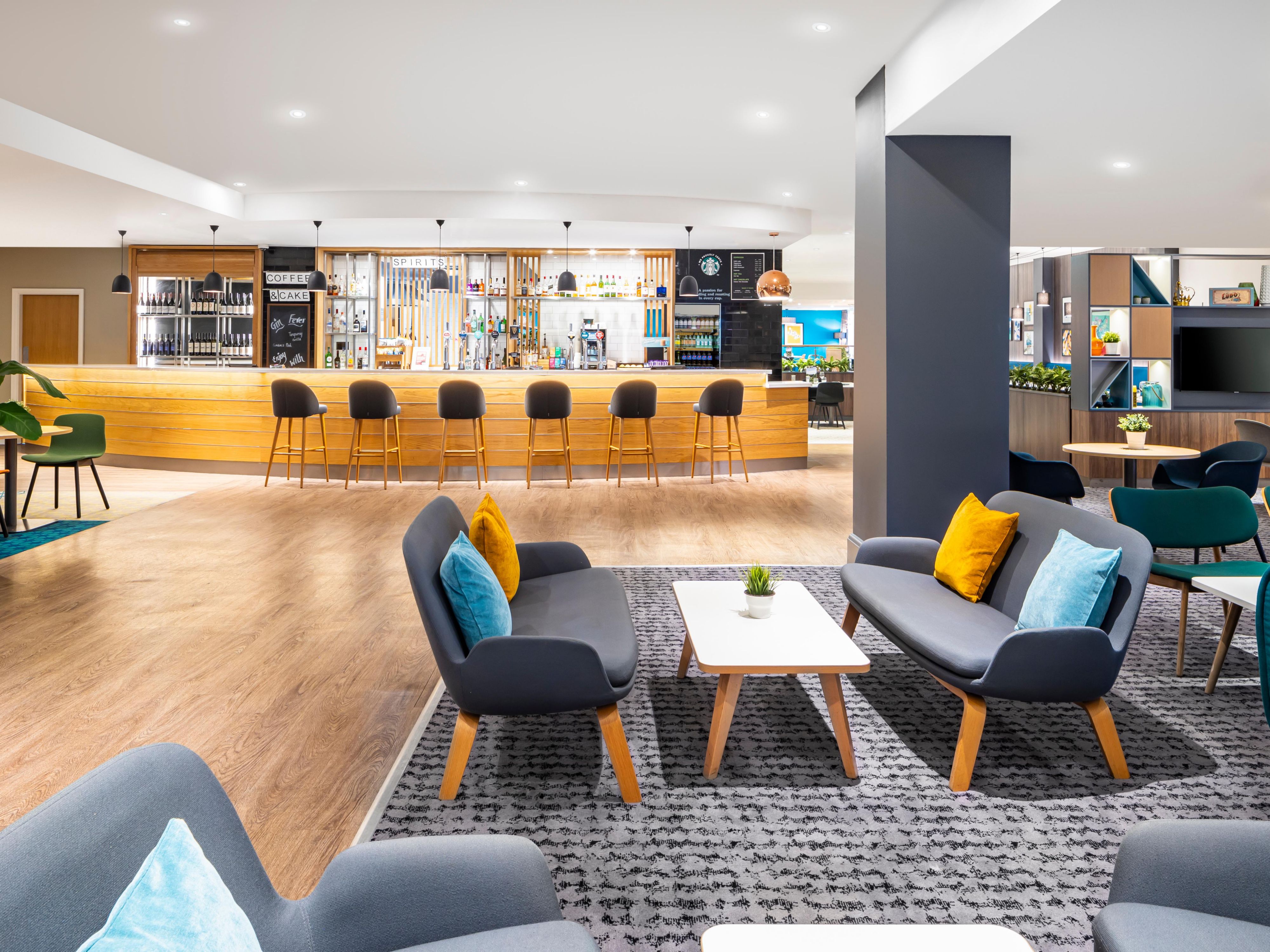 Our Open Lobby dining provides everything you could need. Eat-in or eat-out, we offer flexible dining solutions for all of our guests.