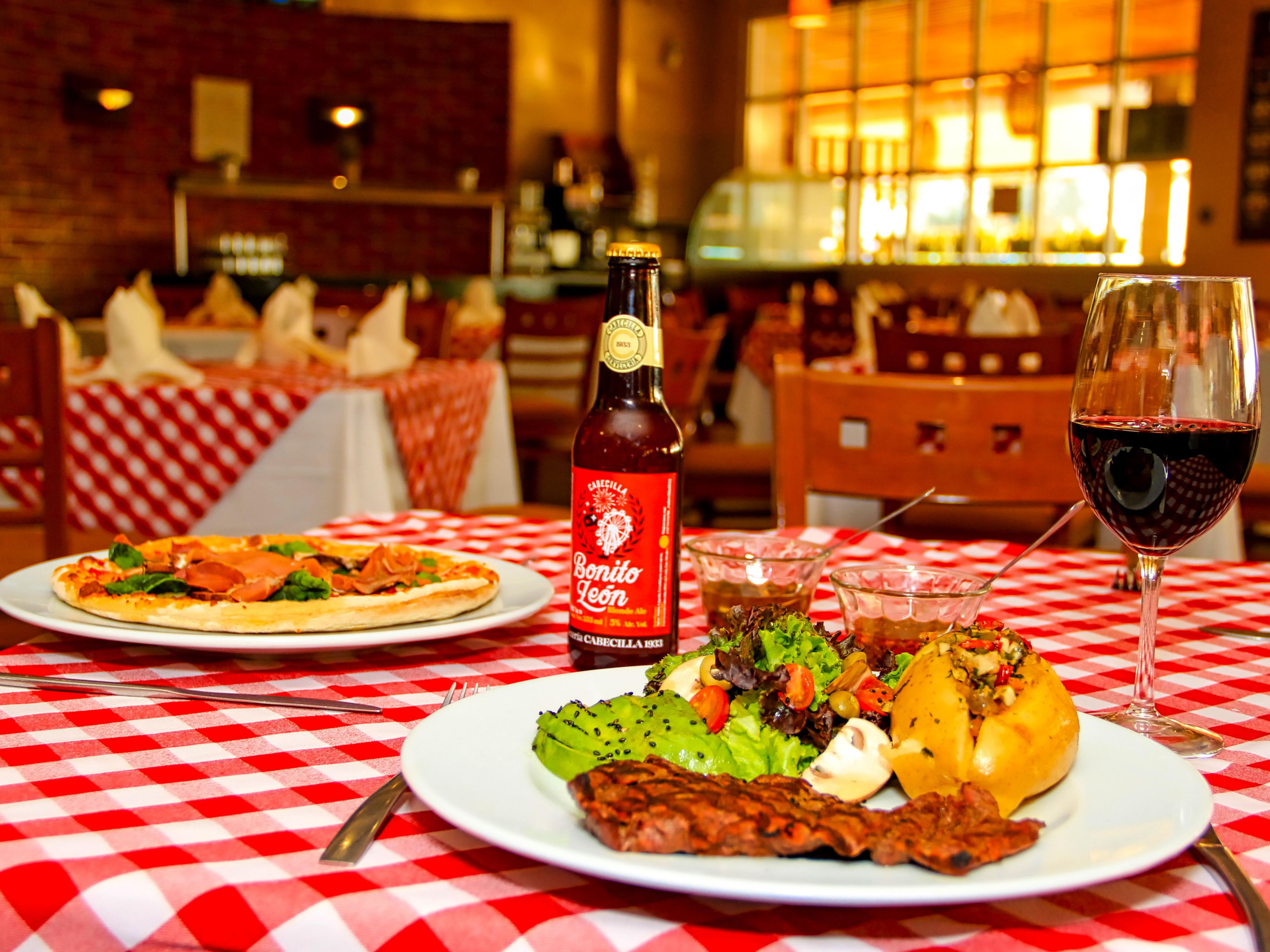 Draft beer and house wine 2x1. In addition to 10% off in food in bar and restaurant for our guests.