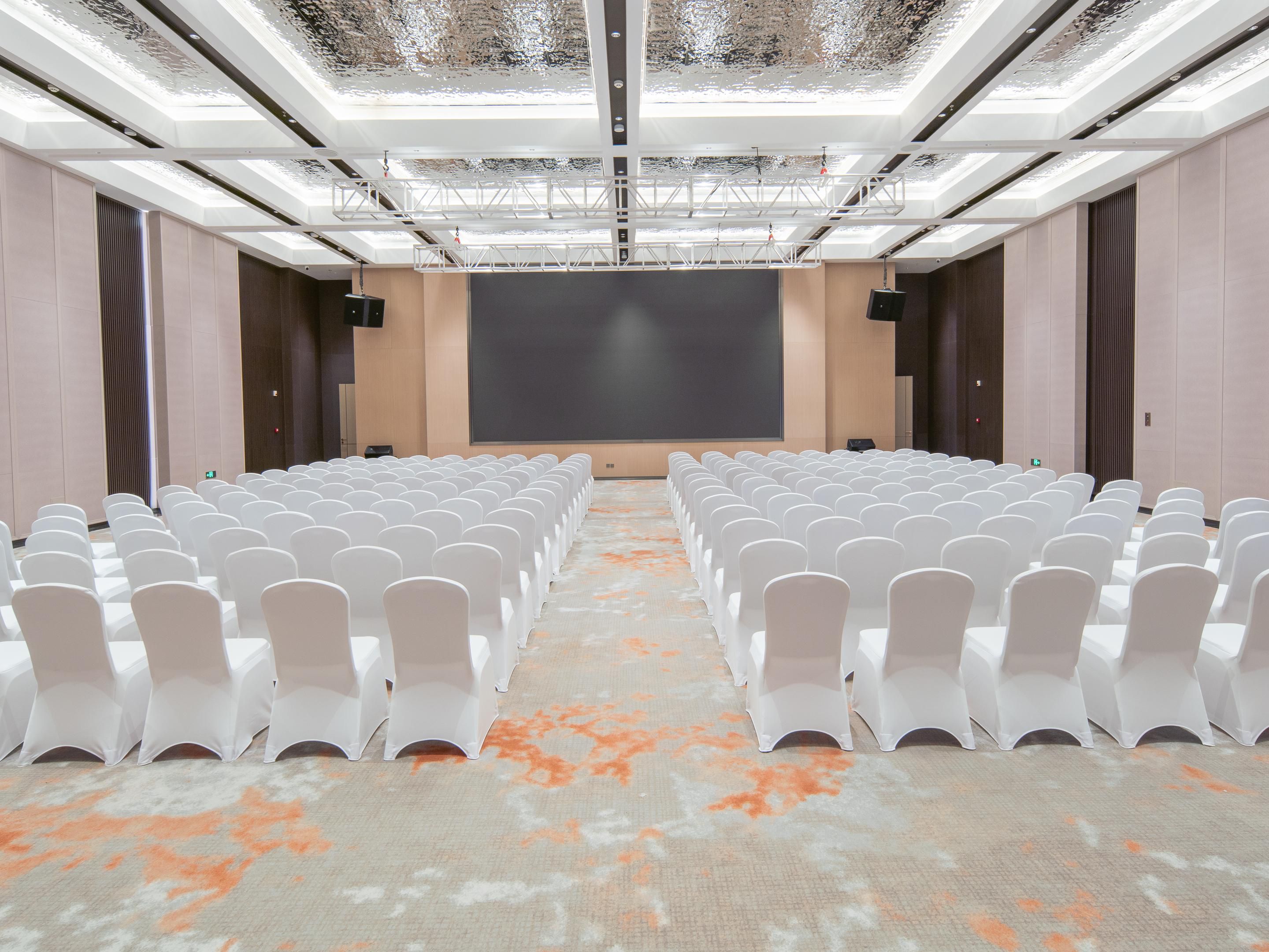 The hotel boasts many function rooms, perfect facilities, attentive service, and rich catering, which provide guests with a high-quality stay experience ‌.