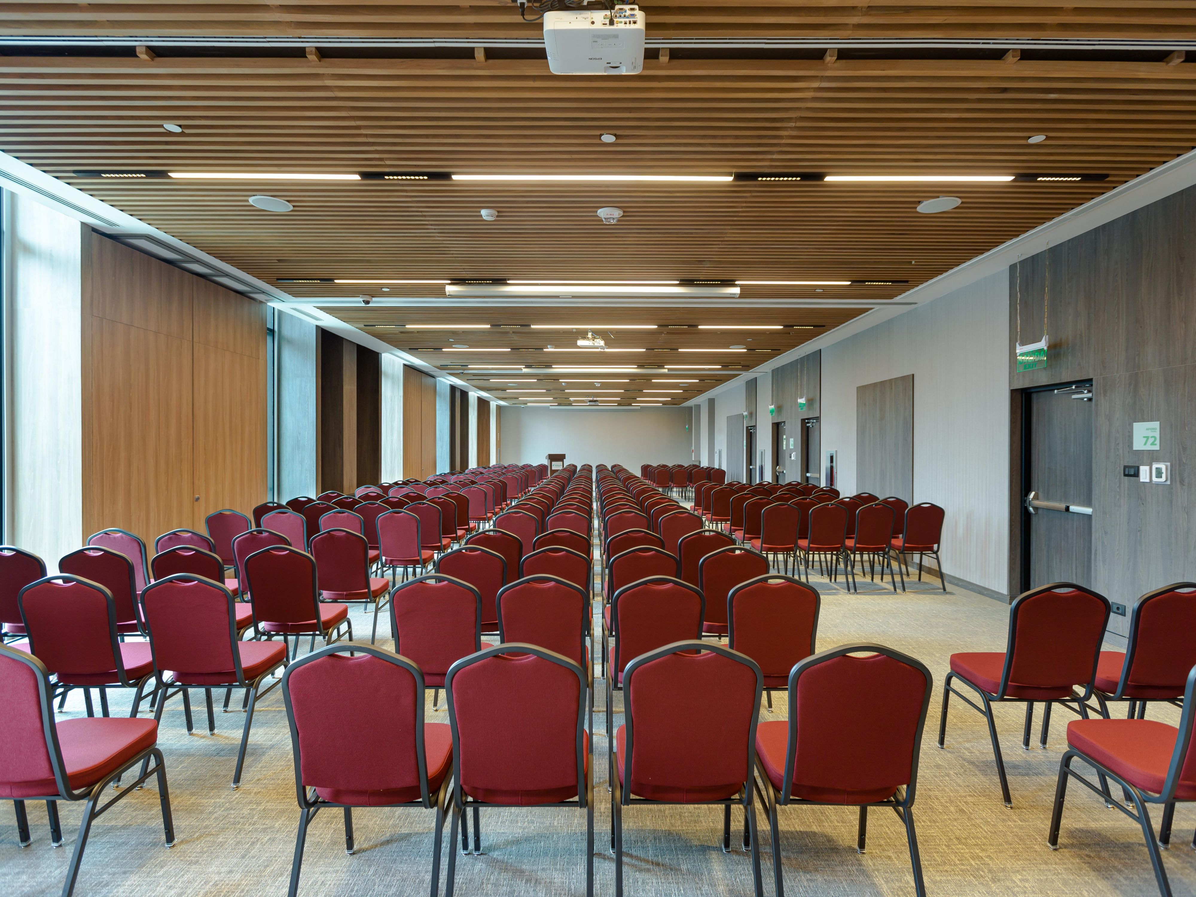 Host your ideal event at Holiday Inn Lima Miraflores with versatile meeting rooms that can be combined to accommodate up to 200 guests. Whether you’re planning a conference, celebration, or corporate gathering, our modern and comfortable spaces in the heart of Miraflores provide the perfect setting to make your event unforgettable.