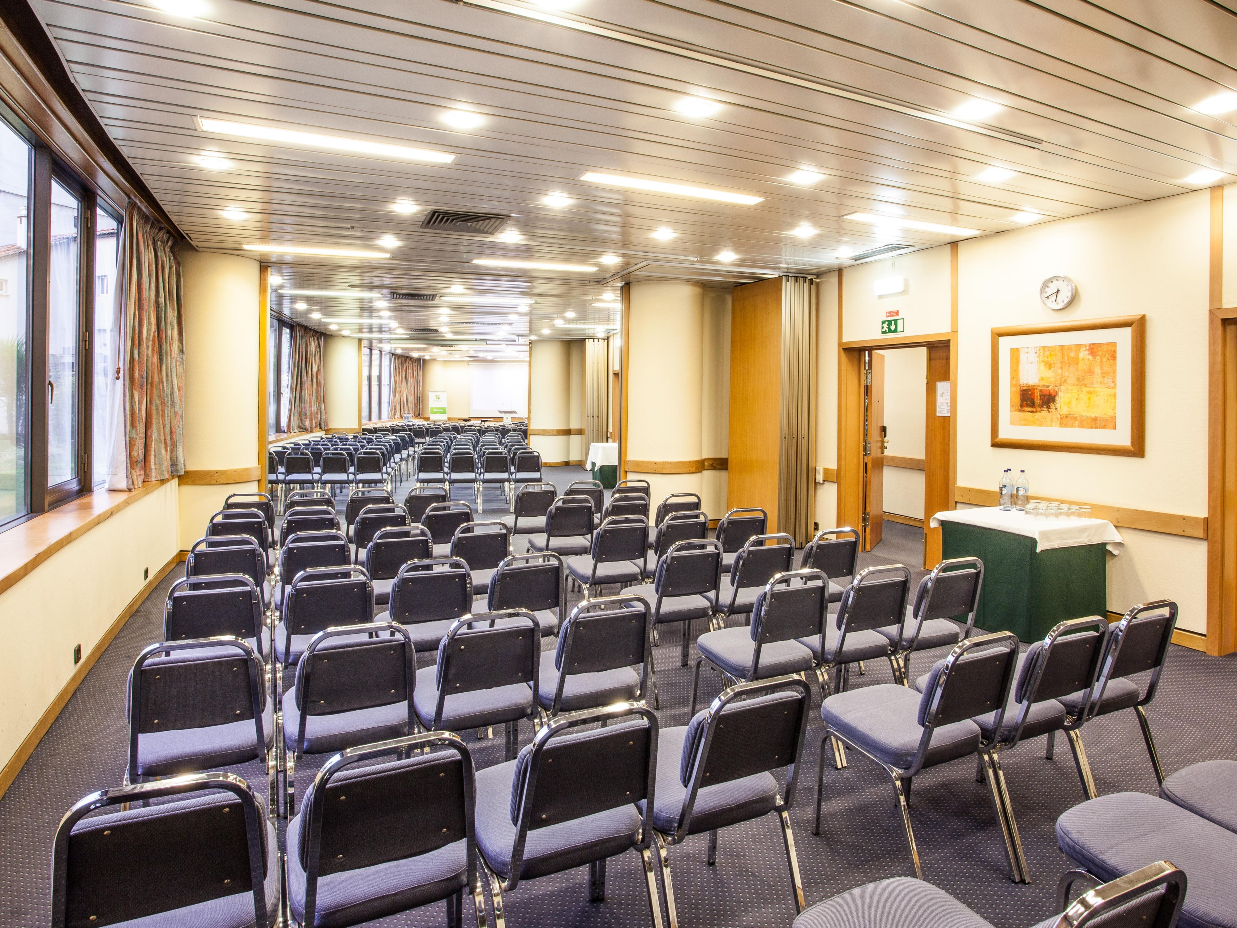 Plan a more sustainable meeting experience at Holiday Inn Lisbon Continental. 