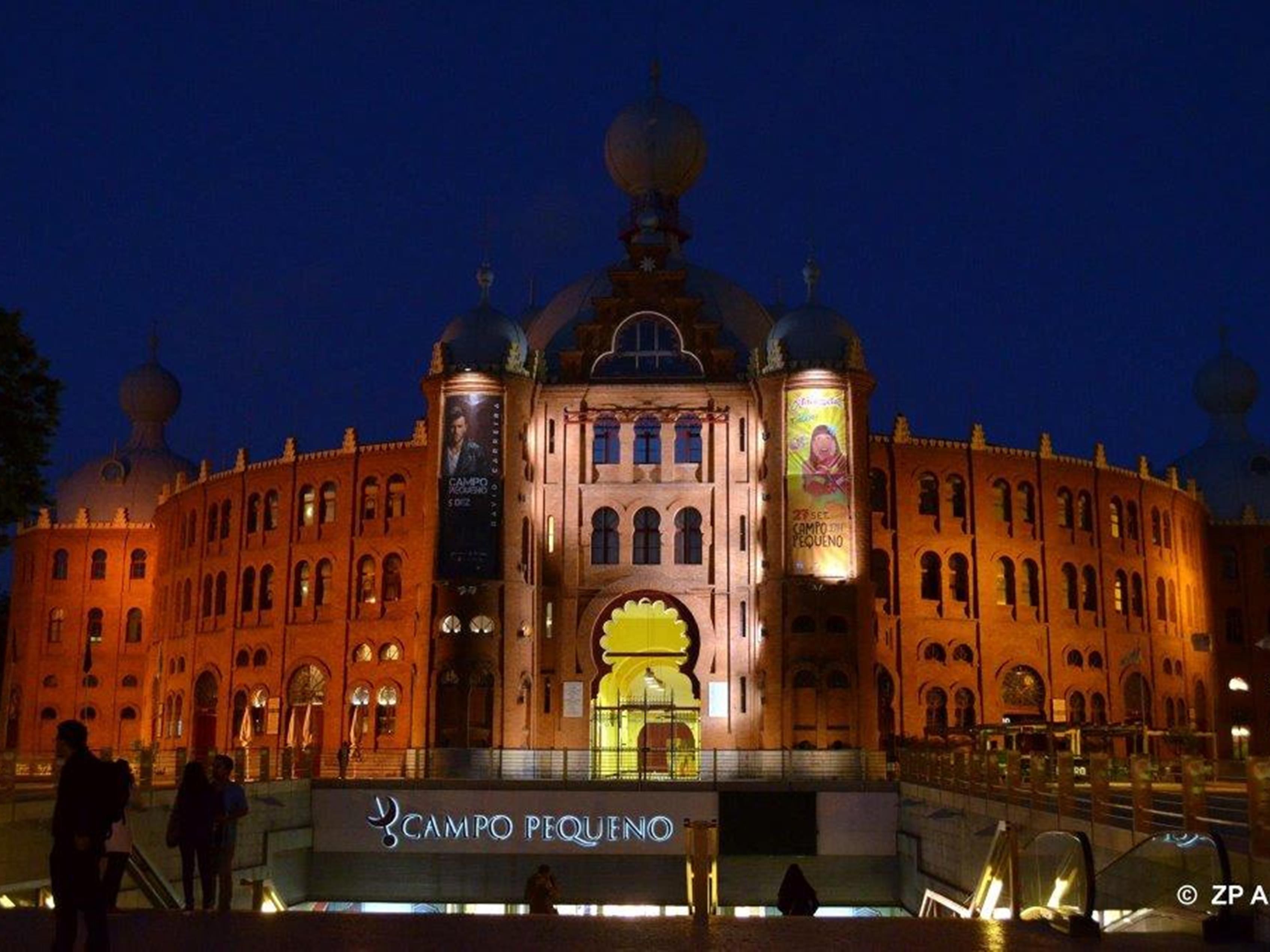 Stay at the Holiday Inn Continental with several transport links that take you to any part of the city and very close to Campo Pequeno / Sagres Arena where many events take place and there are also different shops.