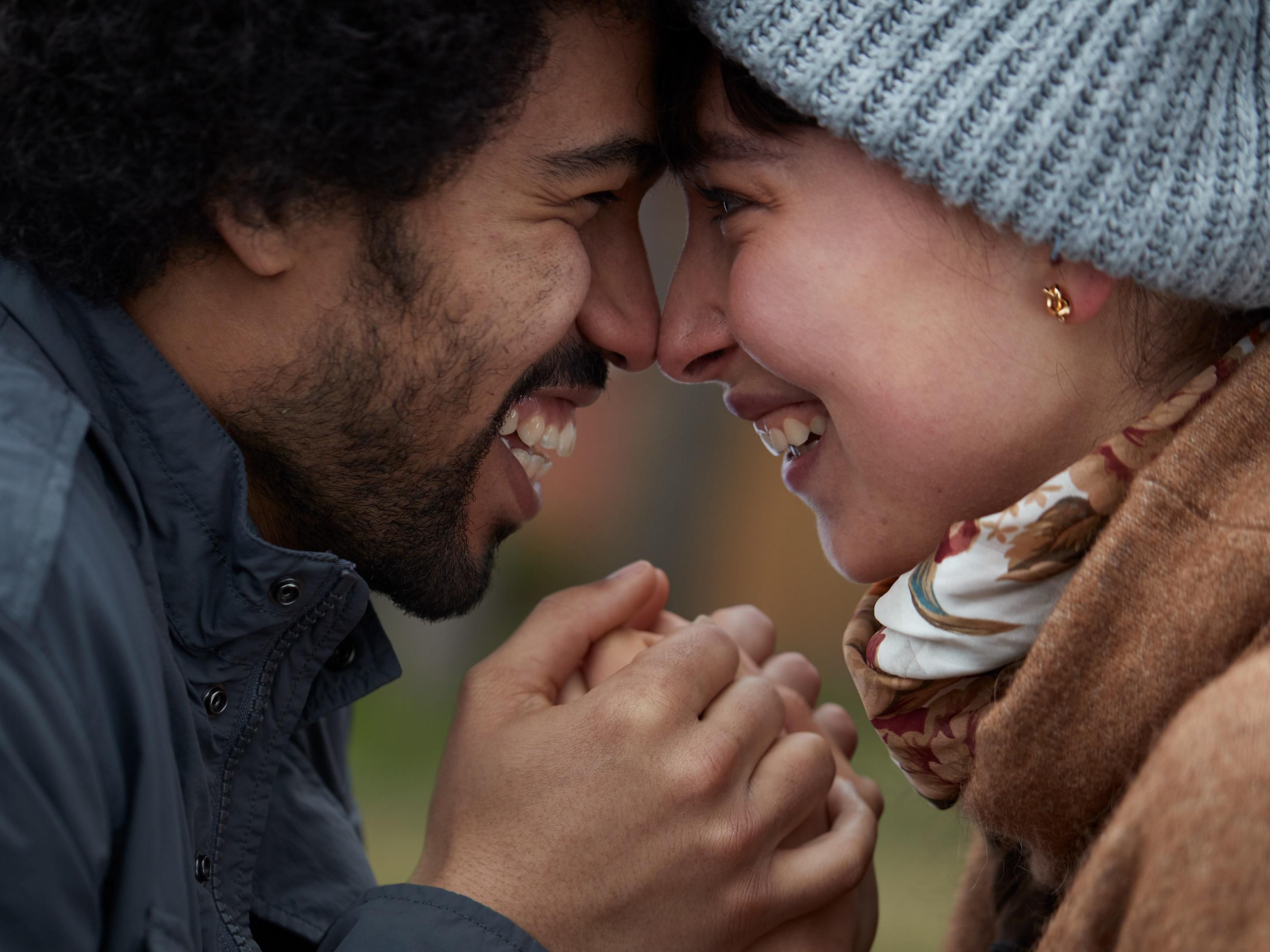 接受我们的邀请并与我们一起庆祝圣诞节！！