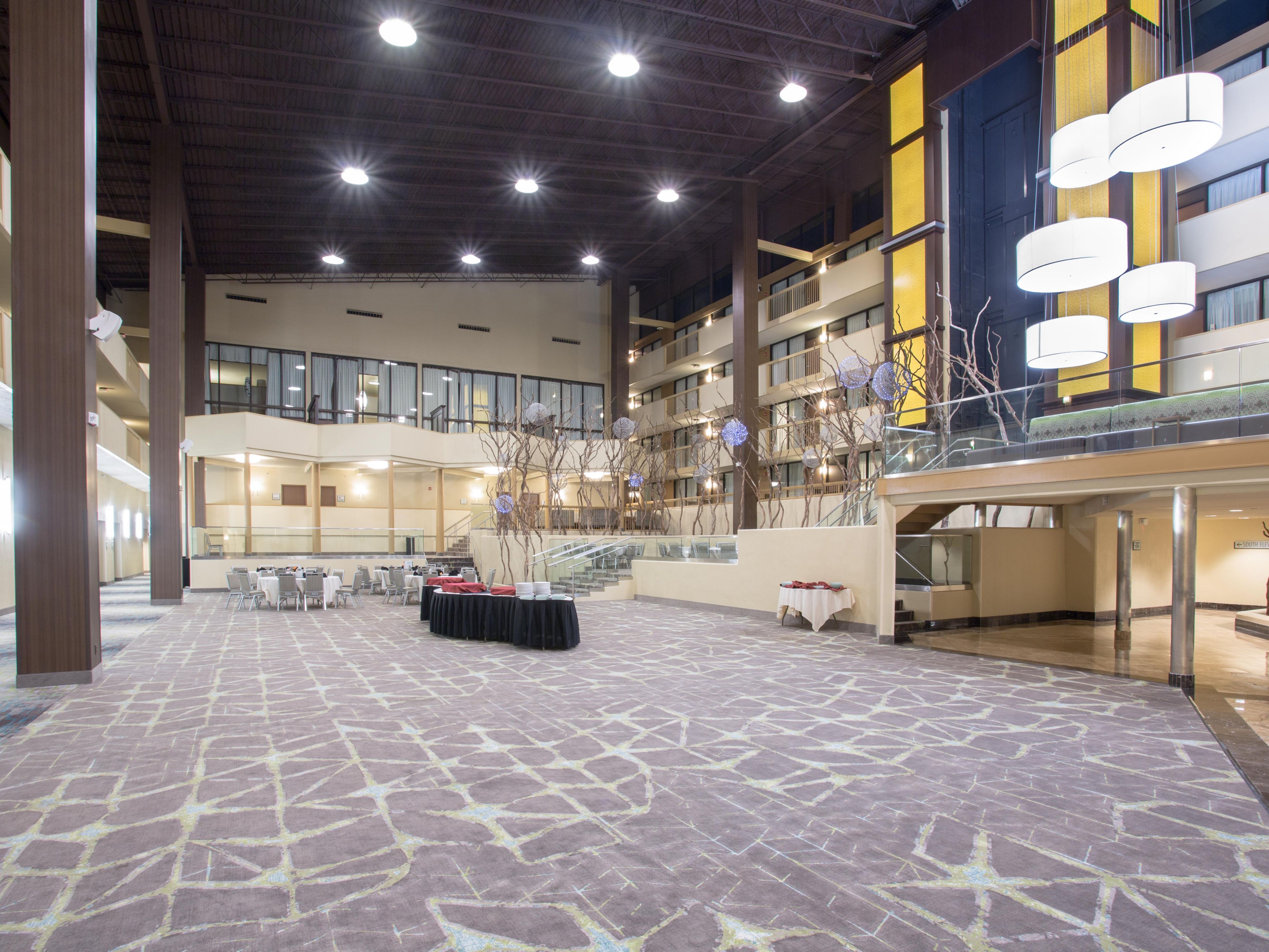 The large venue can cater to speaker motivational sessions, educational events, expos, and conventions, with a great culinary selection in a prime location near the Bill and Hillary Clinton National Airport and only miles away from the heart of downtown Little Rock.