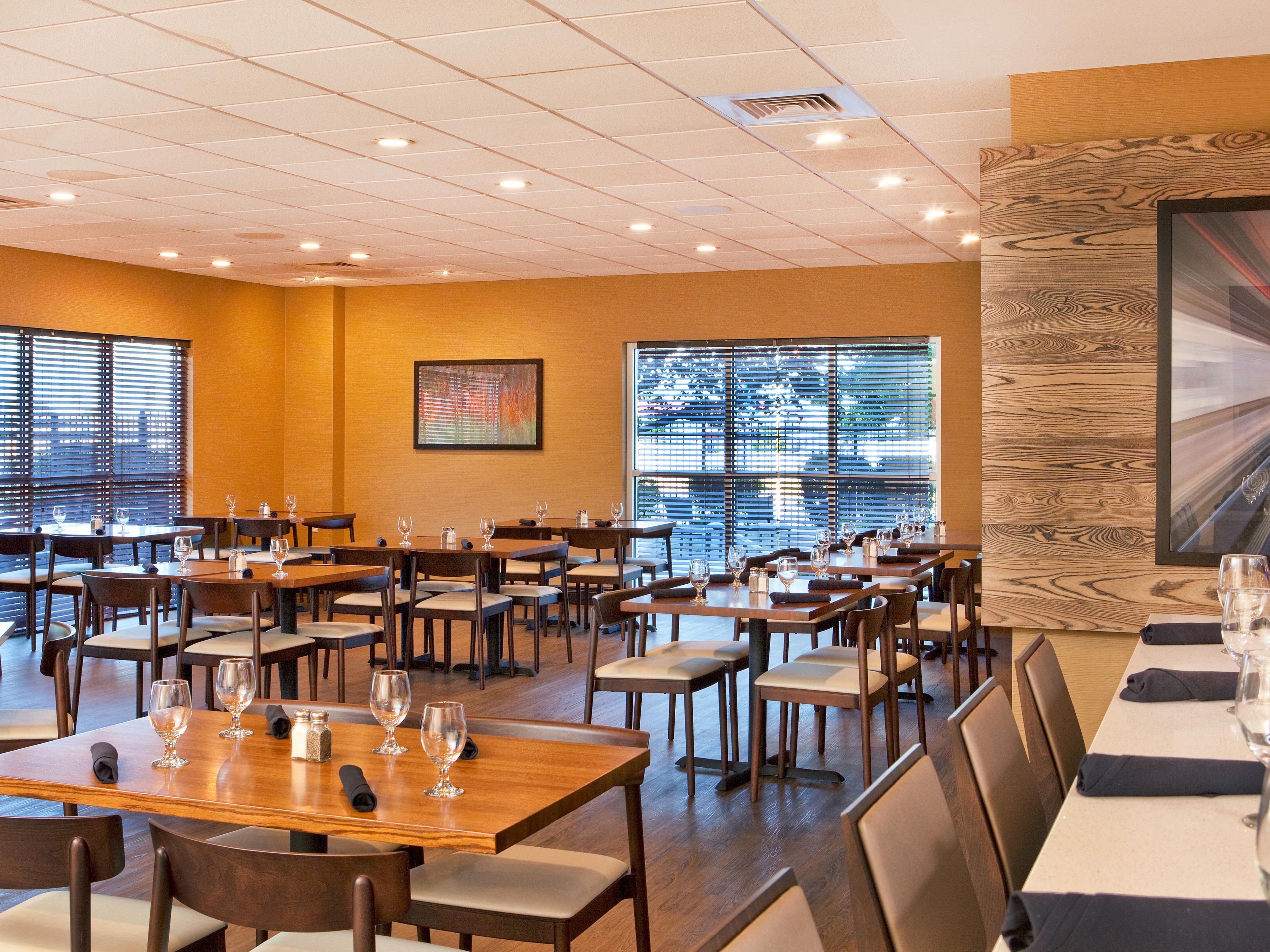 Experience the inviting atmosphere of Camp David Restaurant at the Holiday Inn Little Rock-Presidential-Dwntn. Dine in comfort or enjoy the lively bar with high-rise seating. Sip a refreshing drink while you wait for your meal.