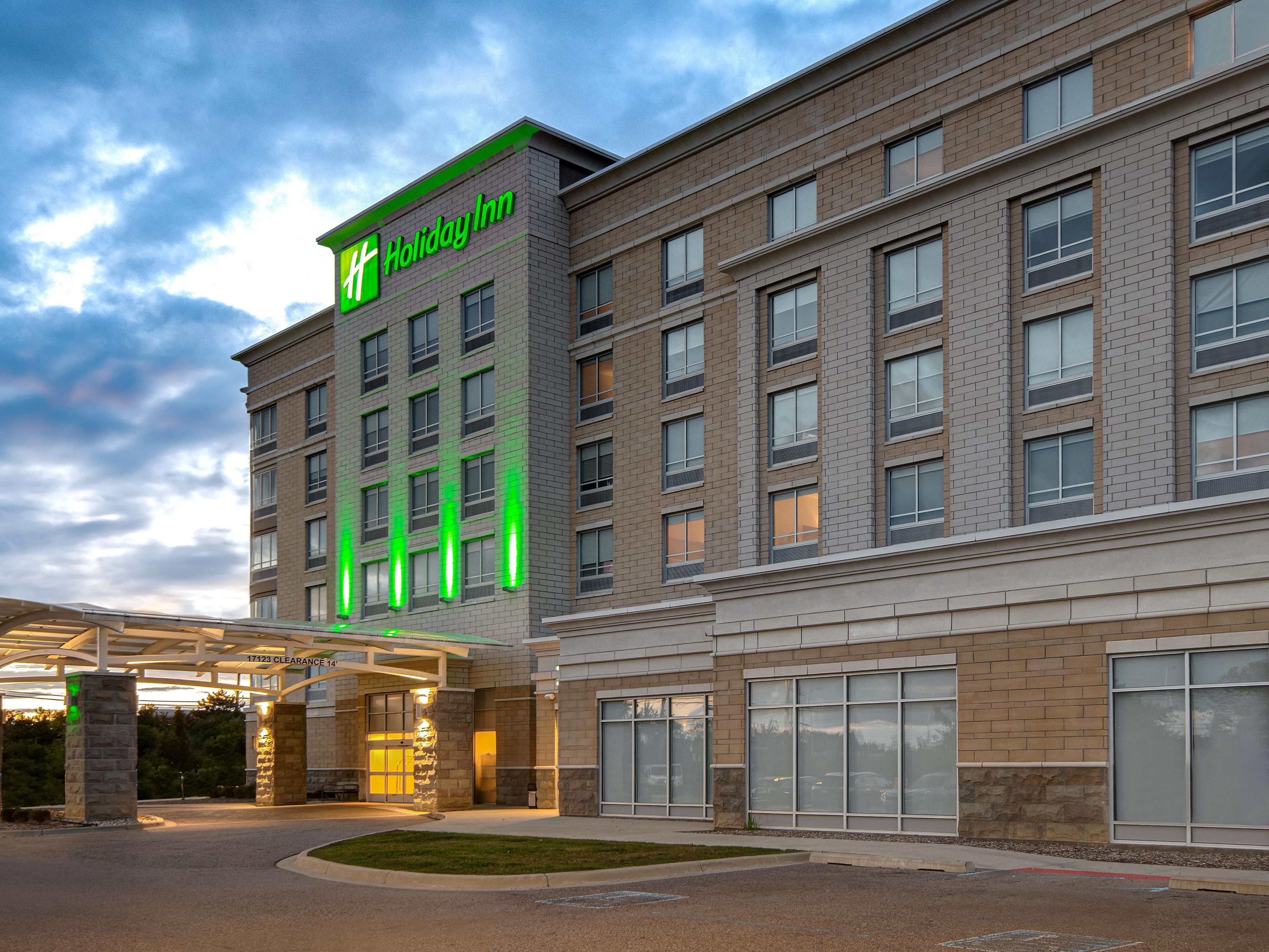 Exterior view of front entrance of Holiday Inn Detroit NW Livonia