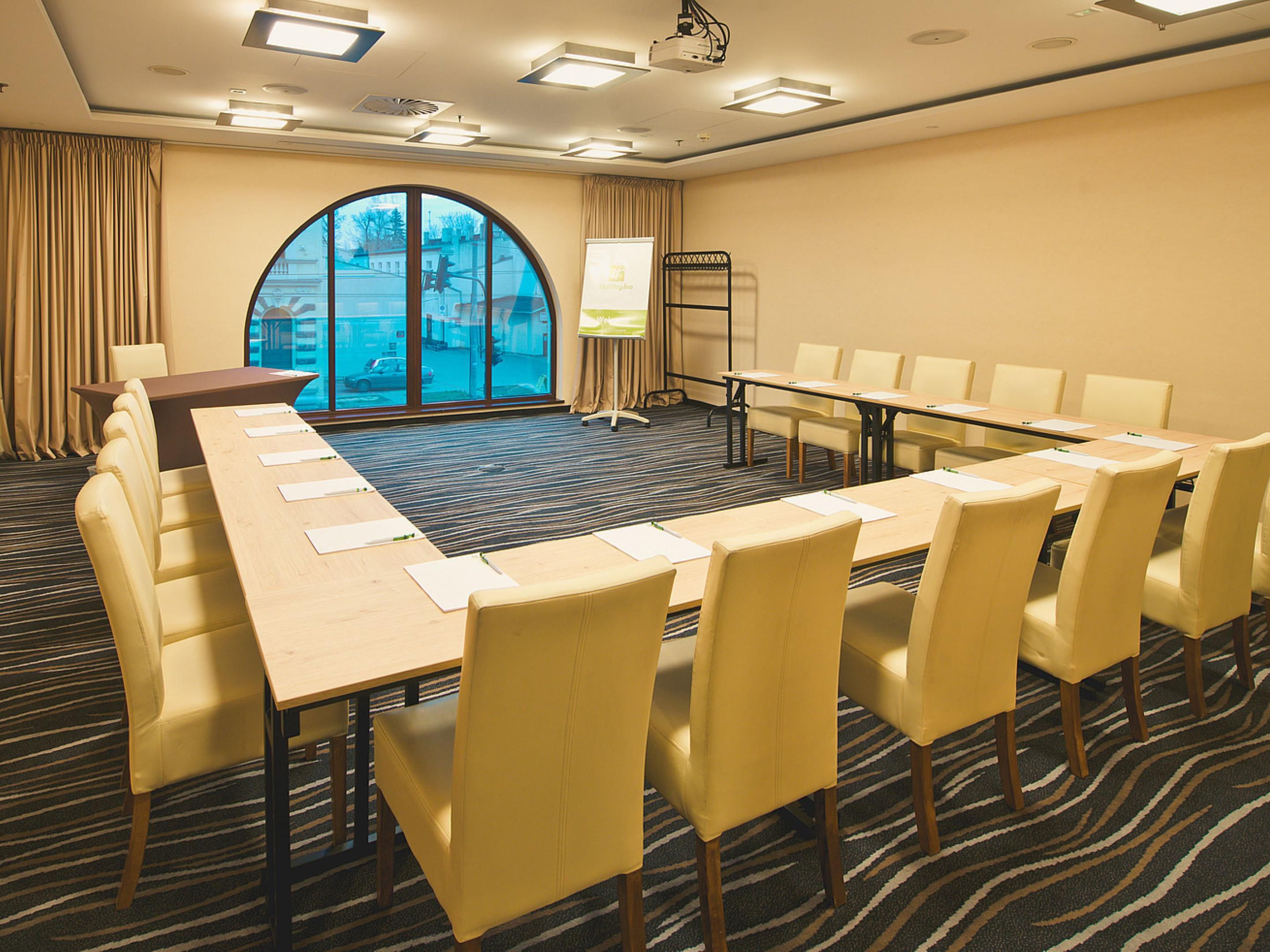 Holiday Inn Łódź is a hotel where you can organize any kind of meeting.
Regardless of whether you are planning an intimate meeting for 5 people or a conference for 150, we will ensure the success of this event. You can count on our professional and friendly service all the time.
