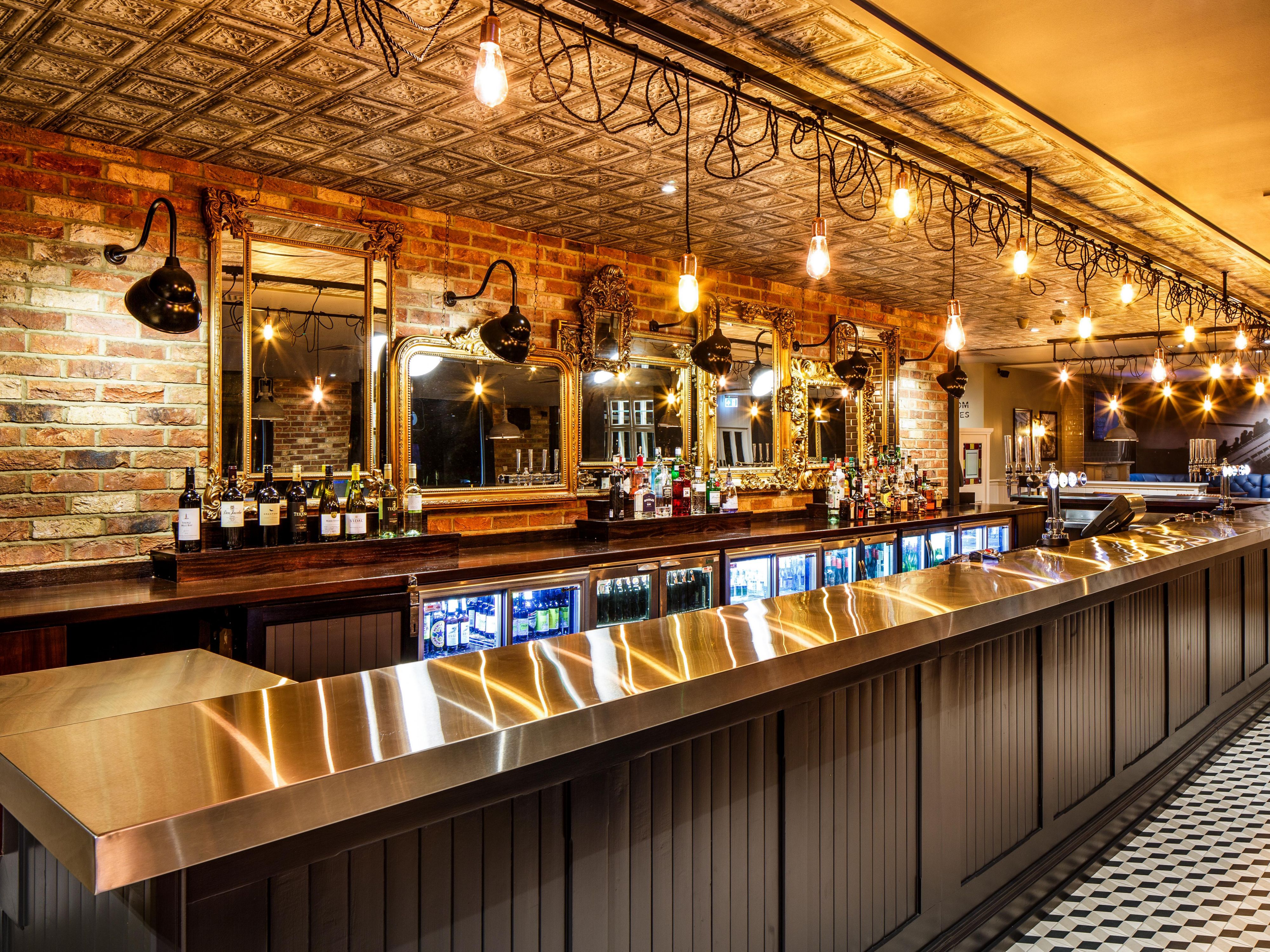 Seasons restaurant is open for breakfast, lunch and dinner, offering a wide selection of traditional British cuisine. Or visit T6 Restaurant and Bar with it’s Gin Parlour, craft beers and great food. For relaxing drinks and light meals, make the most of our Open Lobby space and lounge bar.