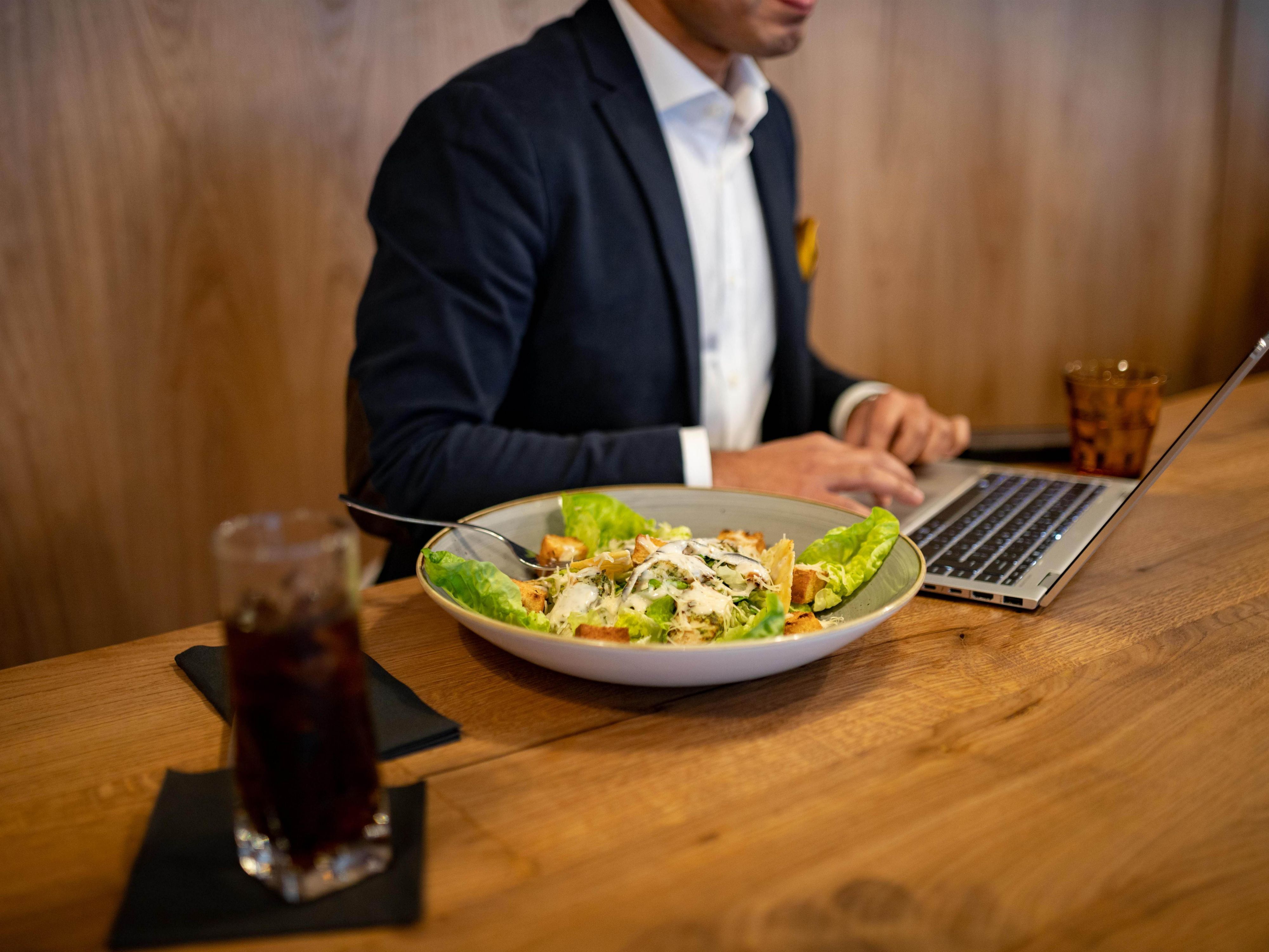 Distracted working at home? Need a desk and a quiet space to think and collaborate? Holiday Inn London-Whitechapel offers dynamic coworking spaces with hot desks and offices for daily hire. Enjoy complimentary Wi-Fi, coffee, printers, and access to our fitness centre and restaurant. Balance work and life in London's trendiest district.