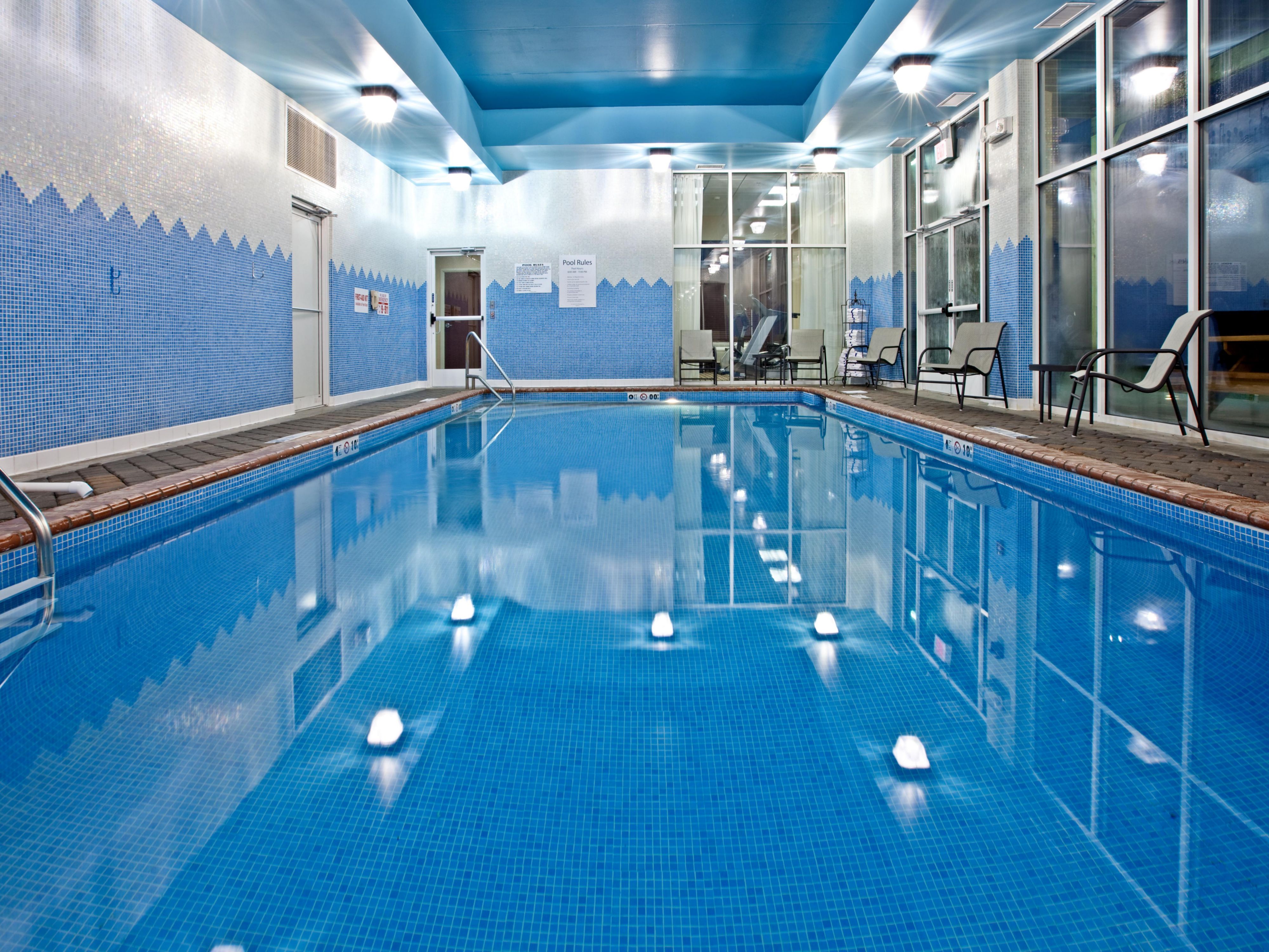 Relax in our indoor pool, a tranquil retreat for relaxation and family fun, no matter what the weather outside. The pool area is a great place to relax or enjoy some quality time with your children, offering year-round access and comfortable seating areas. It's the perfect spot to refresh yourself after a day of meetings or sightseeing.