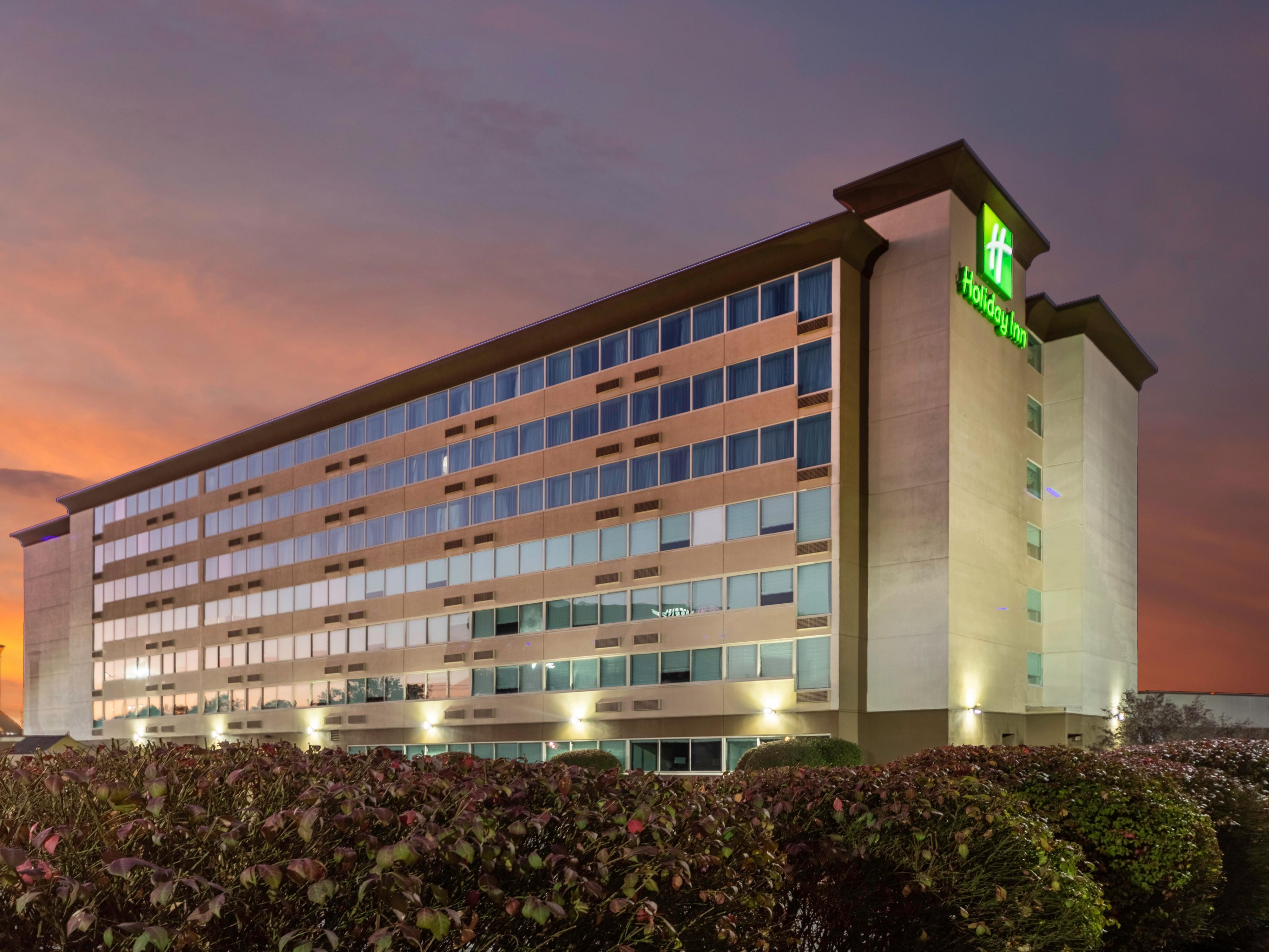 Our I-64 location provides easy access to the best of Louisville. We are just minutes from the famous Whiskey Row, the Louisville Zoo, the KY Derby Museum, Louisville's Slugger Field, and Lynn Soccer Stadium. Whether you're here for business or leisure, our prime location ensures you're never far from the city's top attractions and activities. 