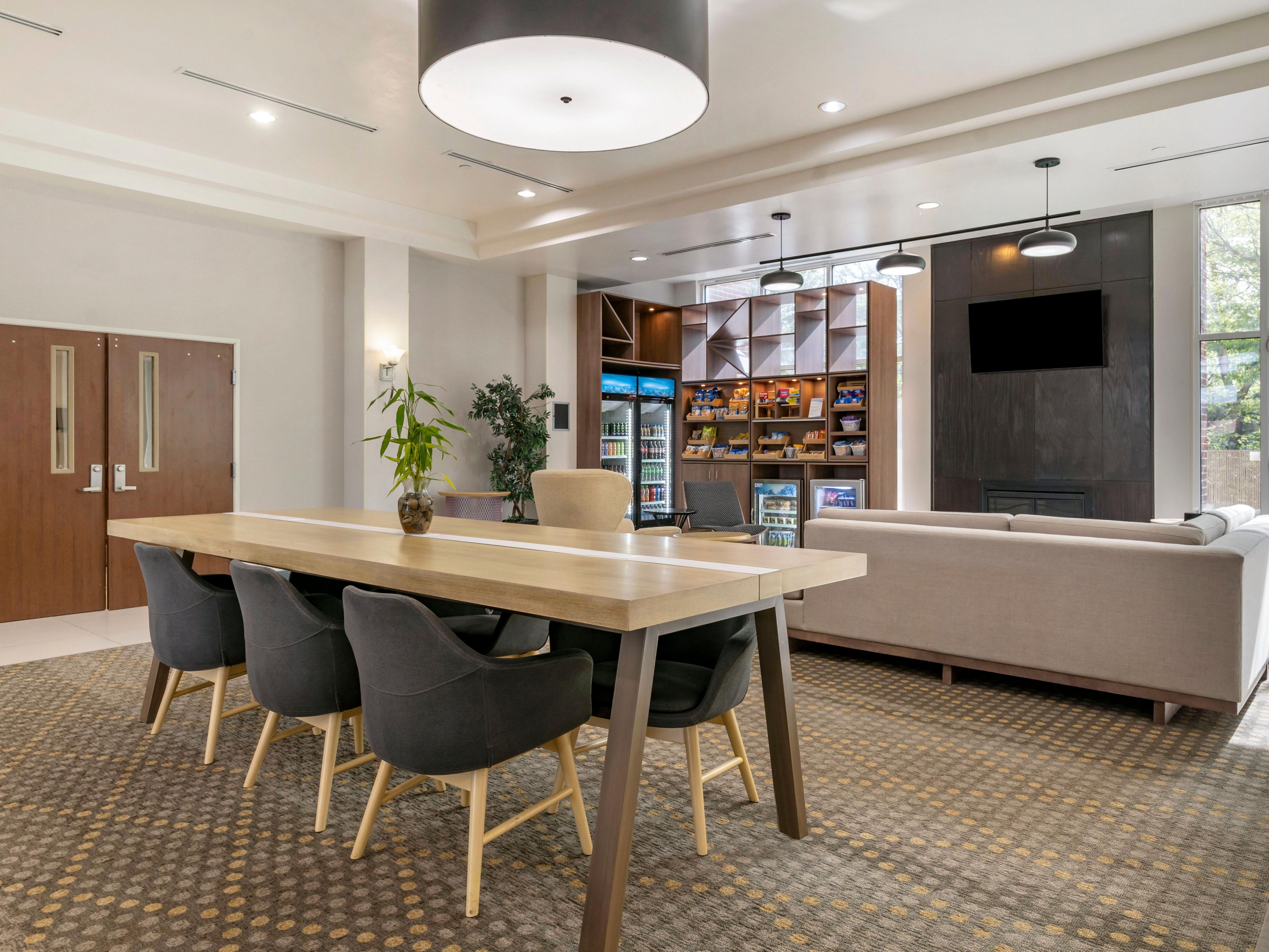 Start your day with our hearty breakfast buffet, featuring a variety of hot and cold options to suit every taste. From fresh fruit to warm pastries, our breakfast spread is designed to energize you for the day ahead. The buffet also includes gluten-free and vegetarian options to cater to all dietary needs.