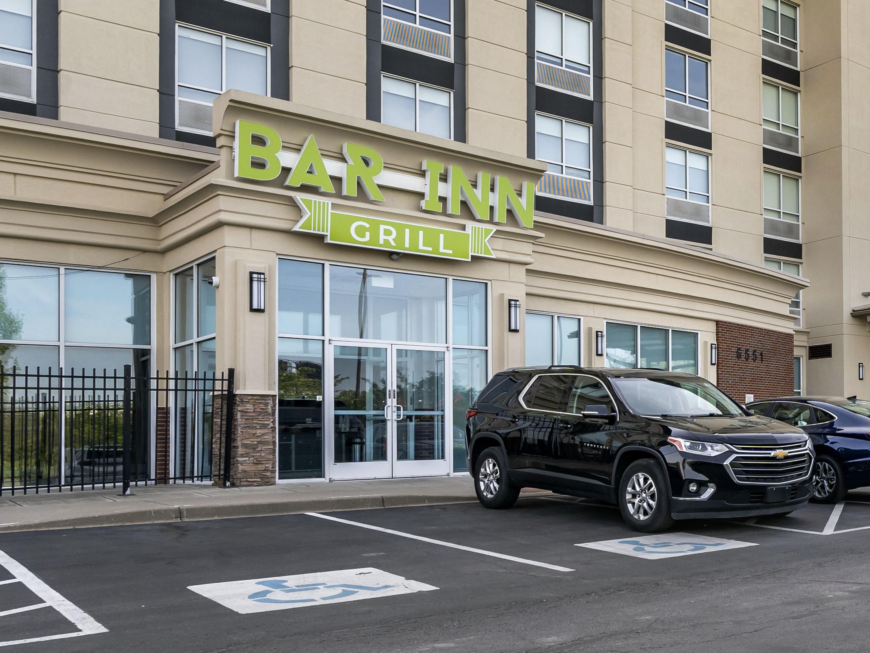 Indulge in delicious meals and drinks at our on-site Sporting News Grill, perfect for casual dining and watching sports. A lively atmosphere and an extensive menu guarantee a satisfying dining experience for all ages. Enjoy specialty cocktails or local brews while catching the latest game or relaxing after a long day.