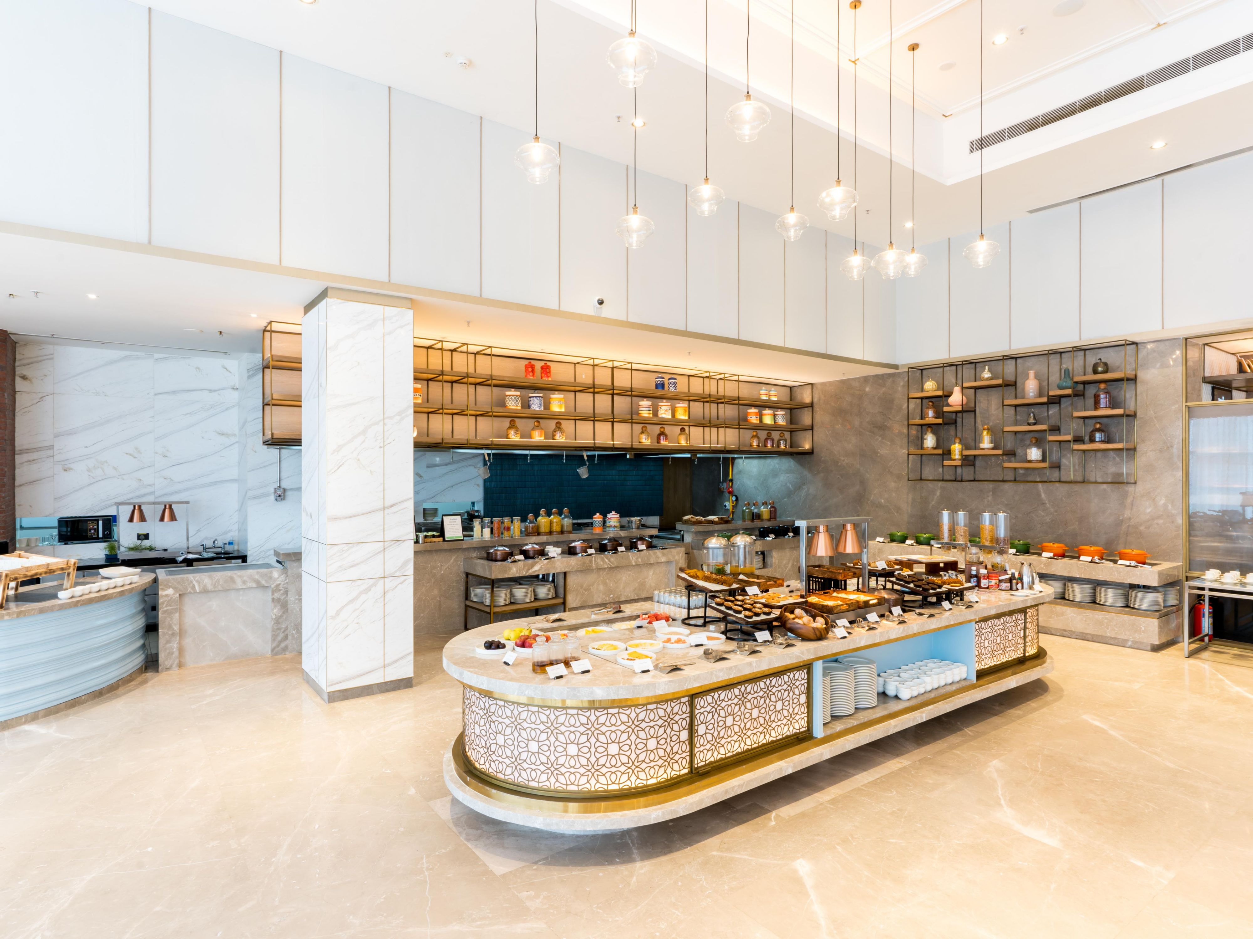 Holiday Inn Lucknow Airport provides a variety of delectable options. Start with our Super Breakfast buffet at Viva-All Day Dining, stop by Viva-Deli in the afternoon for a hot beverage and dessert. Viva Bar & Aqua Bar offers a stylish haven with handcrafted drinks with outdoor seating. Our rooftop Sky11 Bar and Restaurant provides open air seating