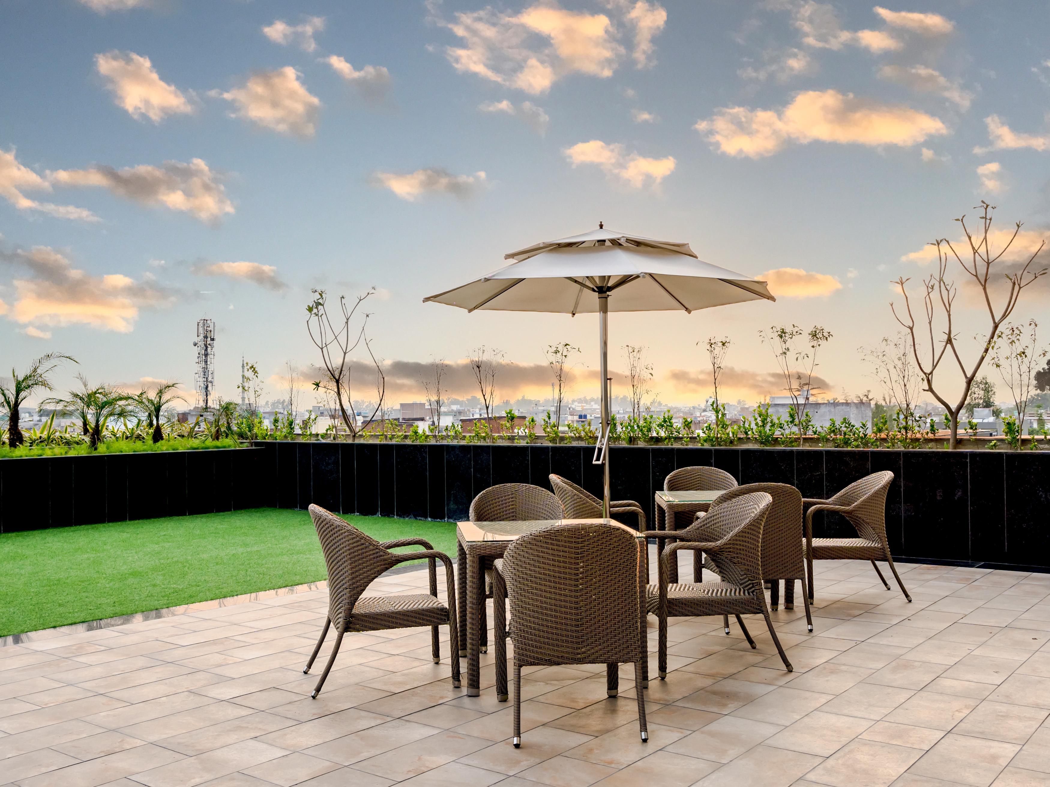 The hotel is only 1.9 kilometres from Chaudhary Charan Singh International Airport. Transport Nagar metro station, which provides easy access to the major city center, is within walking distance. The Phoenix mall and Lulu mall (North India's largest shopping mall) are about a 10 minute drive away.