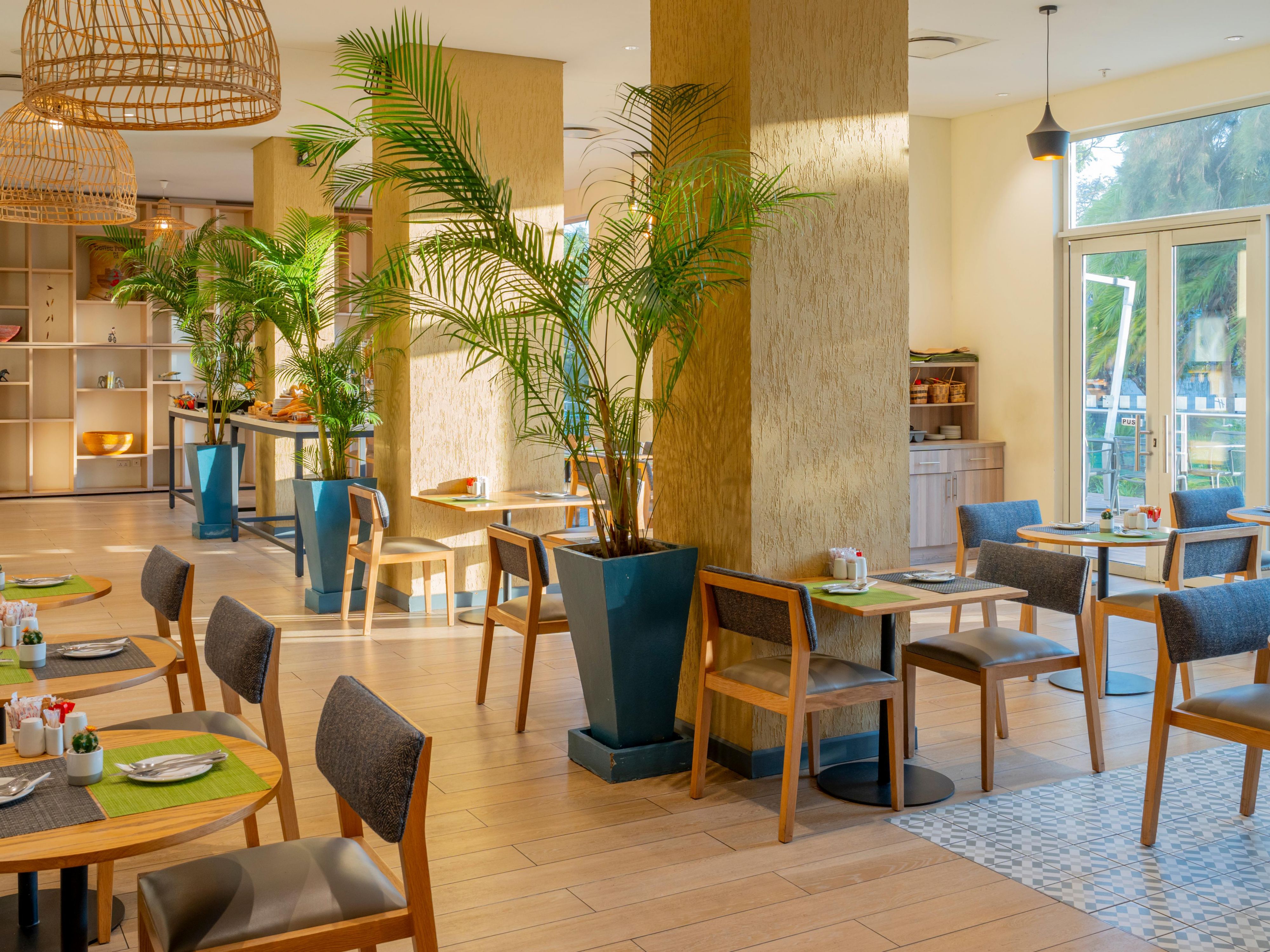 Savor the extraordinary birdcage restaurant, nested in the heart of Holiday Inn Lusaka. A haven for food enthusiasts, offering a sumptuous breakfast buffet and A la carte for lunch and dinner.