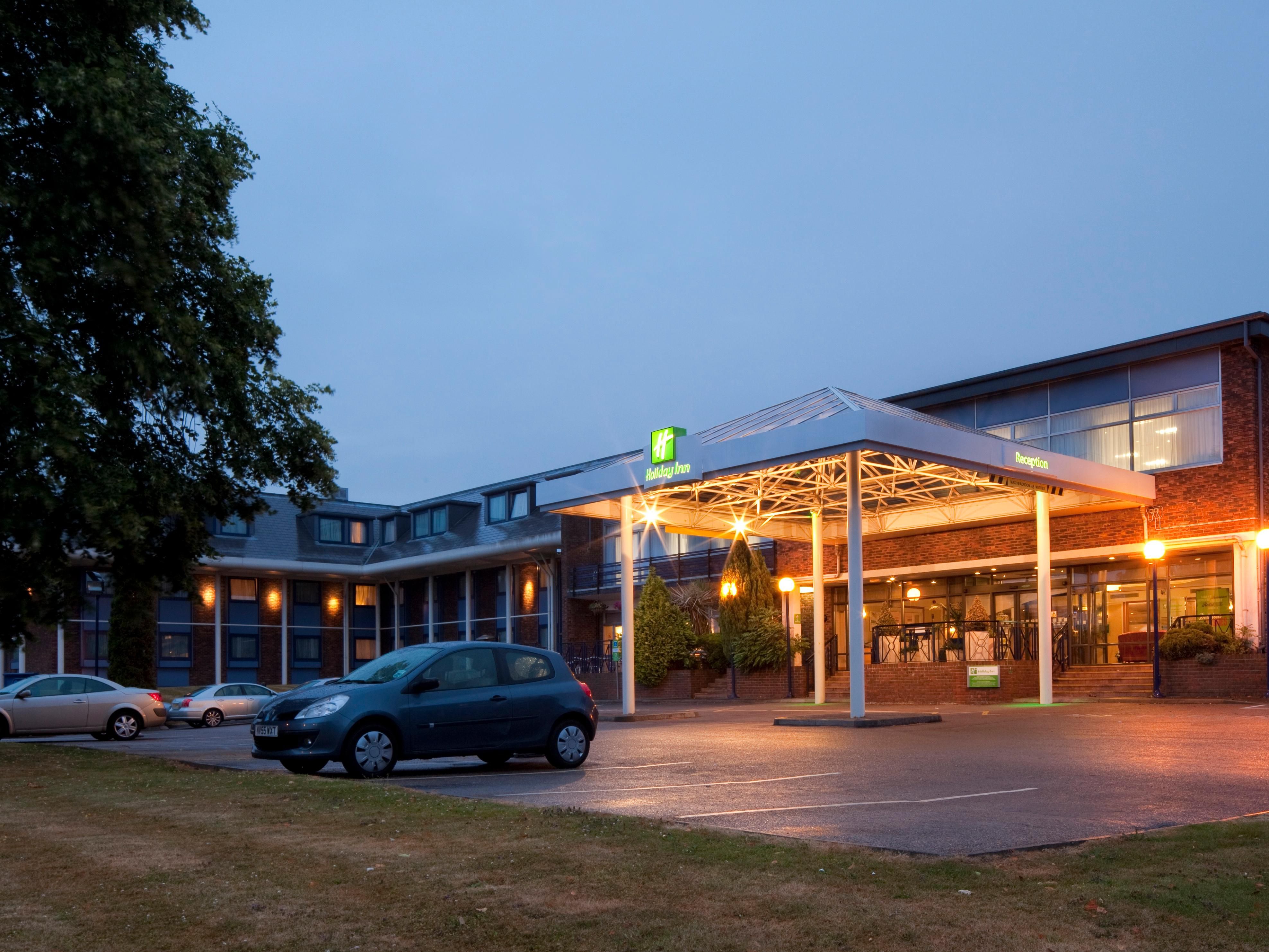 Enjoy a warm welcome from the staff at the Holiday Inn Luton South