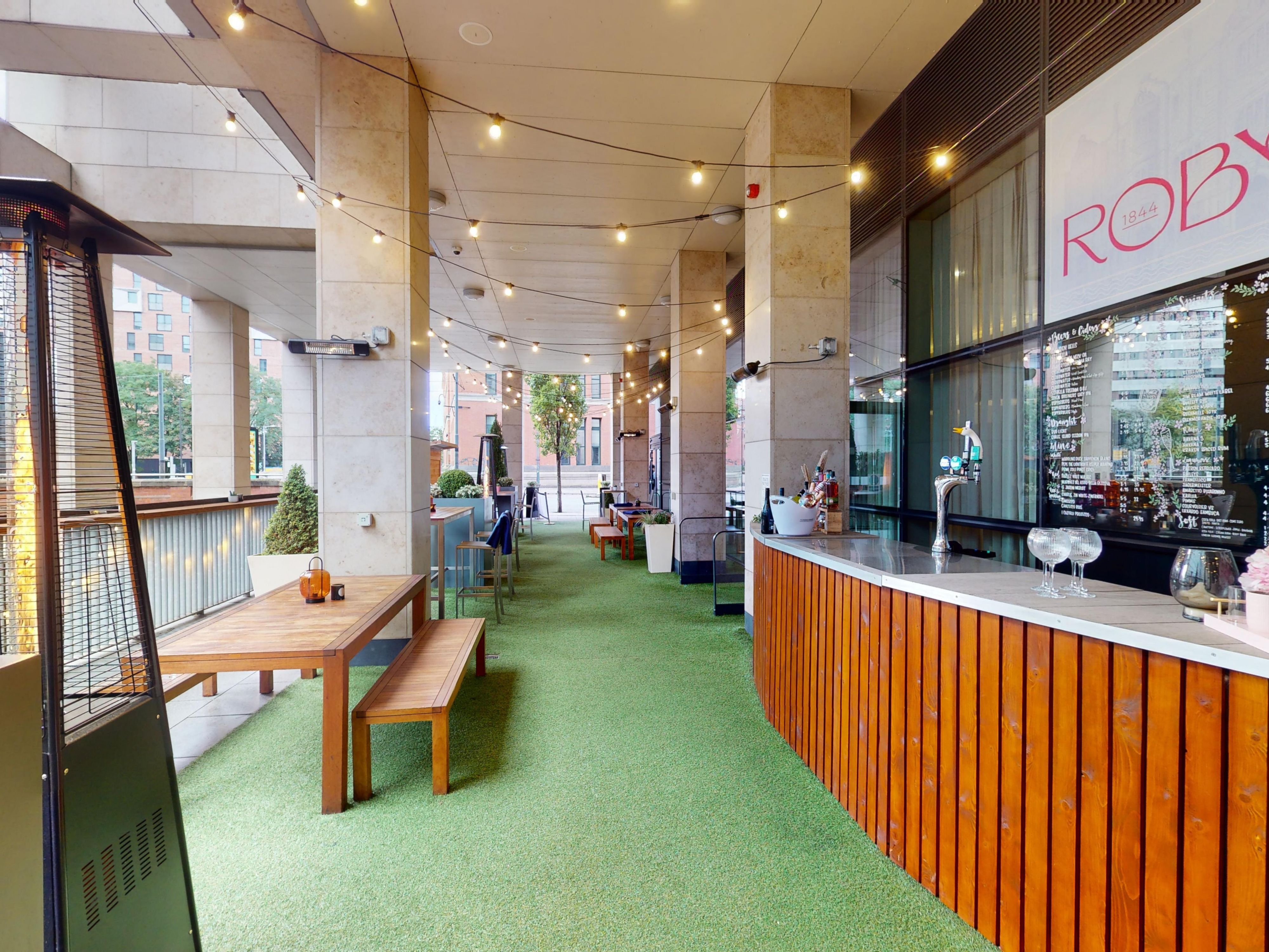 Roby1844 Canalside Terrace Bar & Eatery is perfect for hosting any social event all year round from summer parties and BBQs, to drinks from our mini Christmas market huts.
Partially covered and with heaters available, you can guarantee the success of your event despite the Manchester weather!