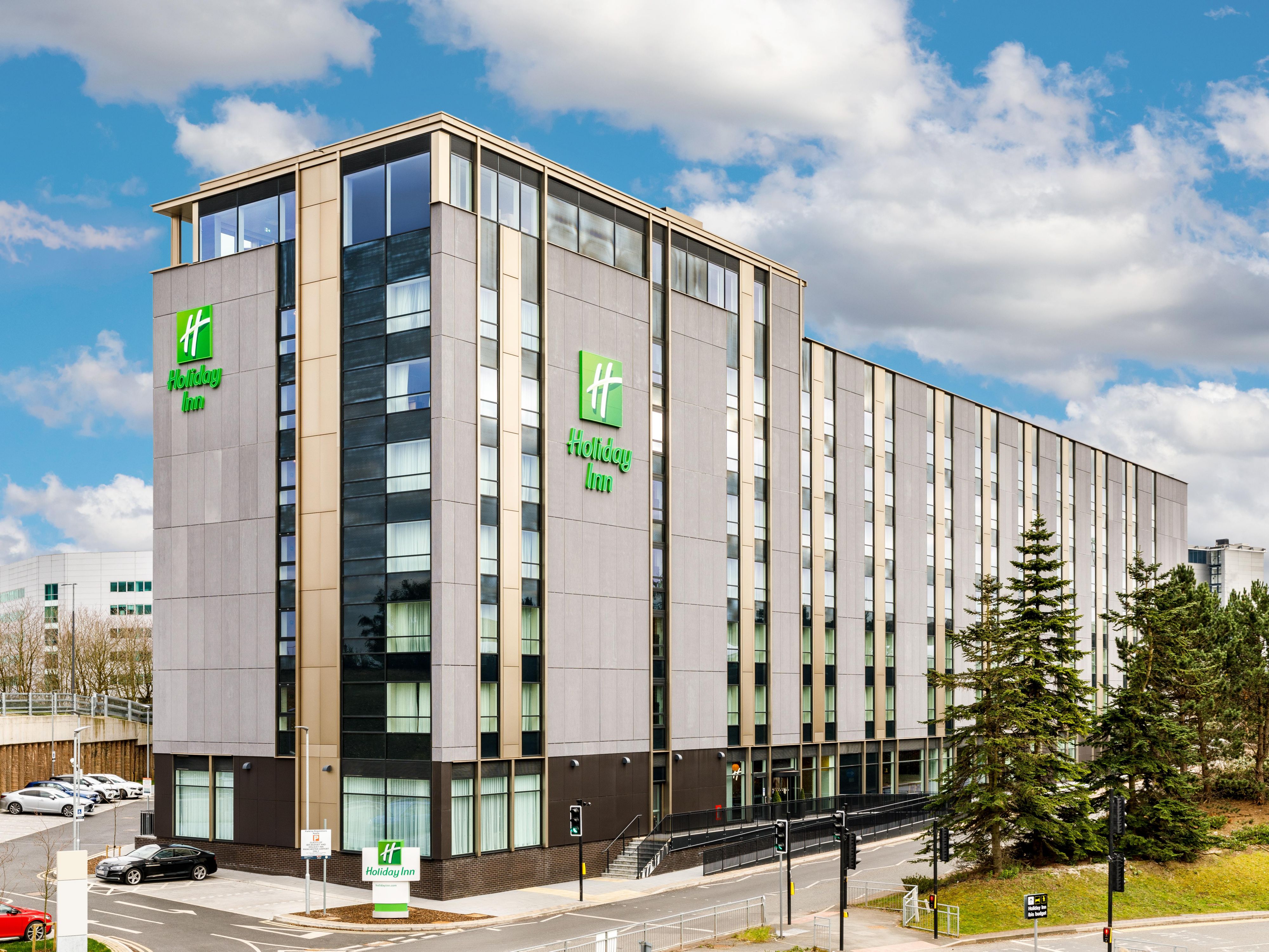 Holiday Inn Manchester Airport, located within 2-minute walk to T2