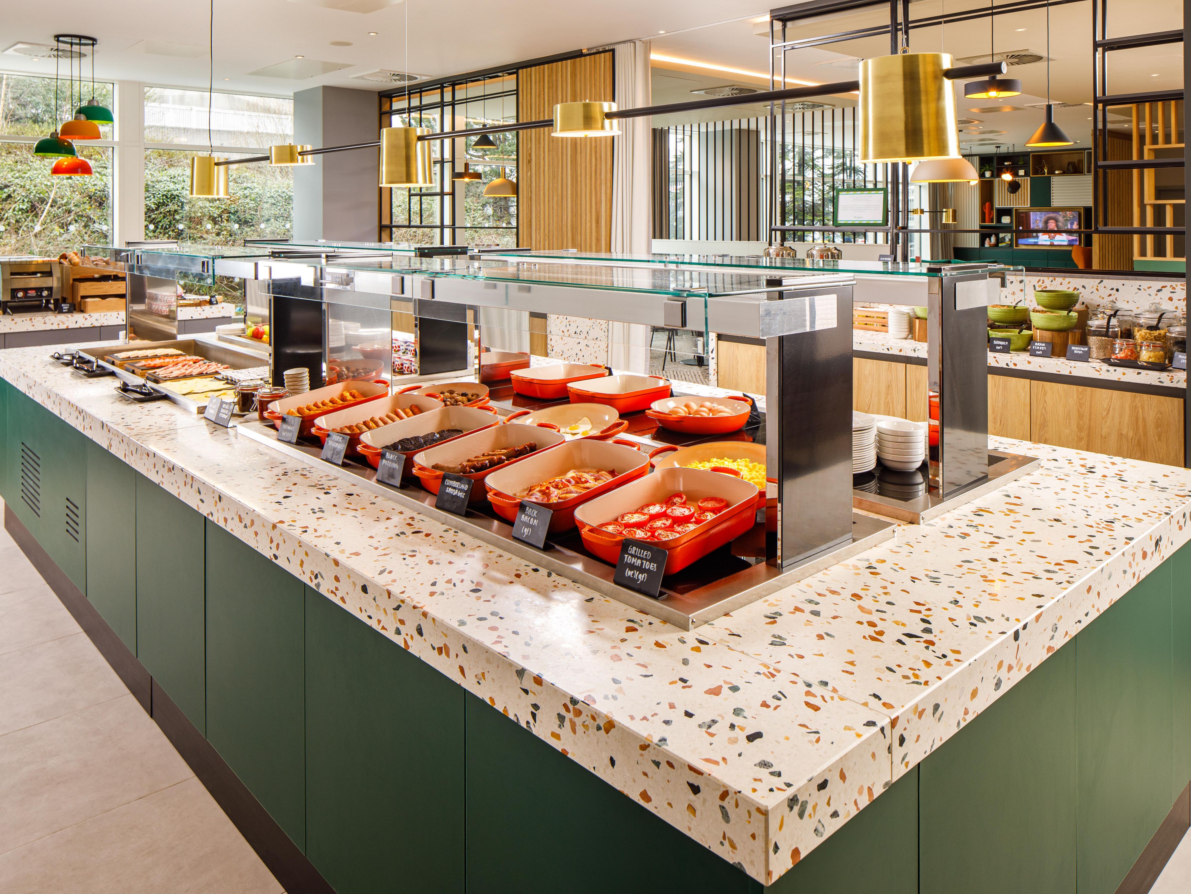 Catching an early flight? We’ve got you covered with Grab & Go options from 3am to 5am and a continental breakfast buffet from 5am to 10am. Starbucks is also available for those on the move.