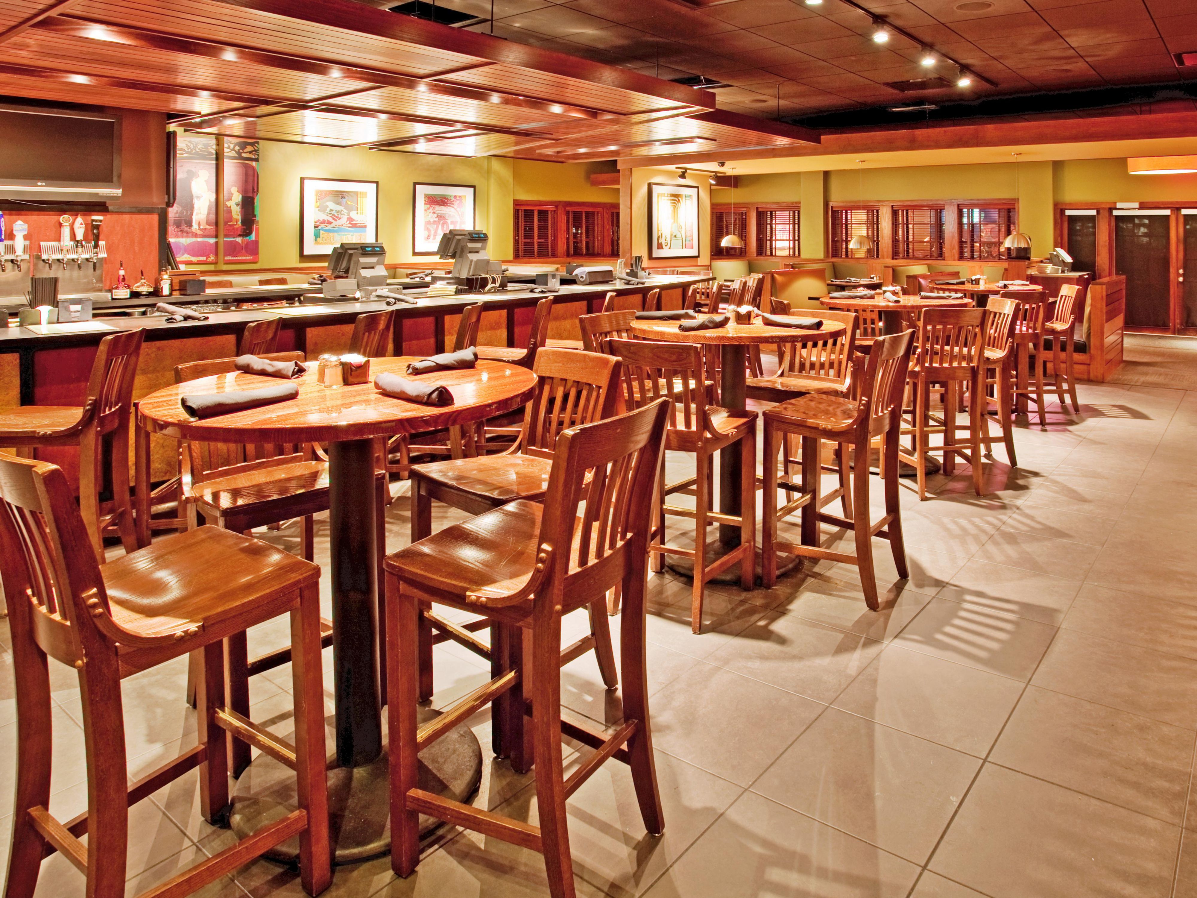 Houlihan’s in Manhattan is located at the hotel and across the street from the KSU campus. Whether you're looking for a great meal for dinner, or just a place to unwind with the best happy hour, the Manhattan Houlihan’s restaurant provides a great dining experience.